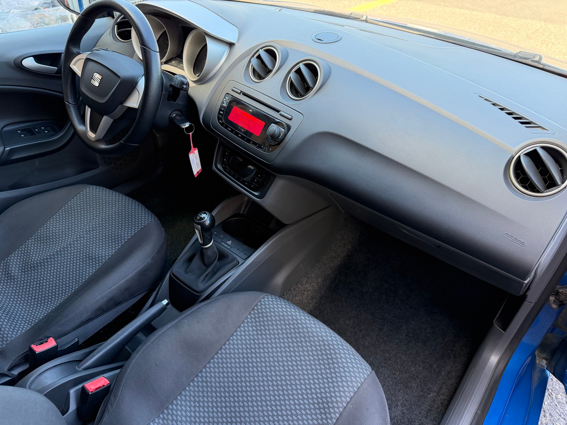 SEAT Ibiza 1.6 Sport-image-10
