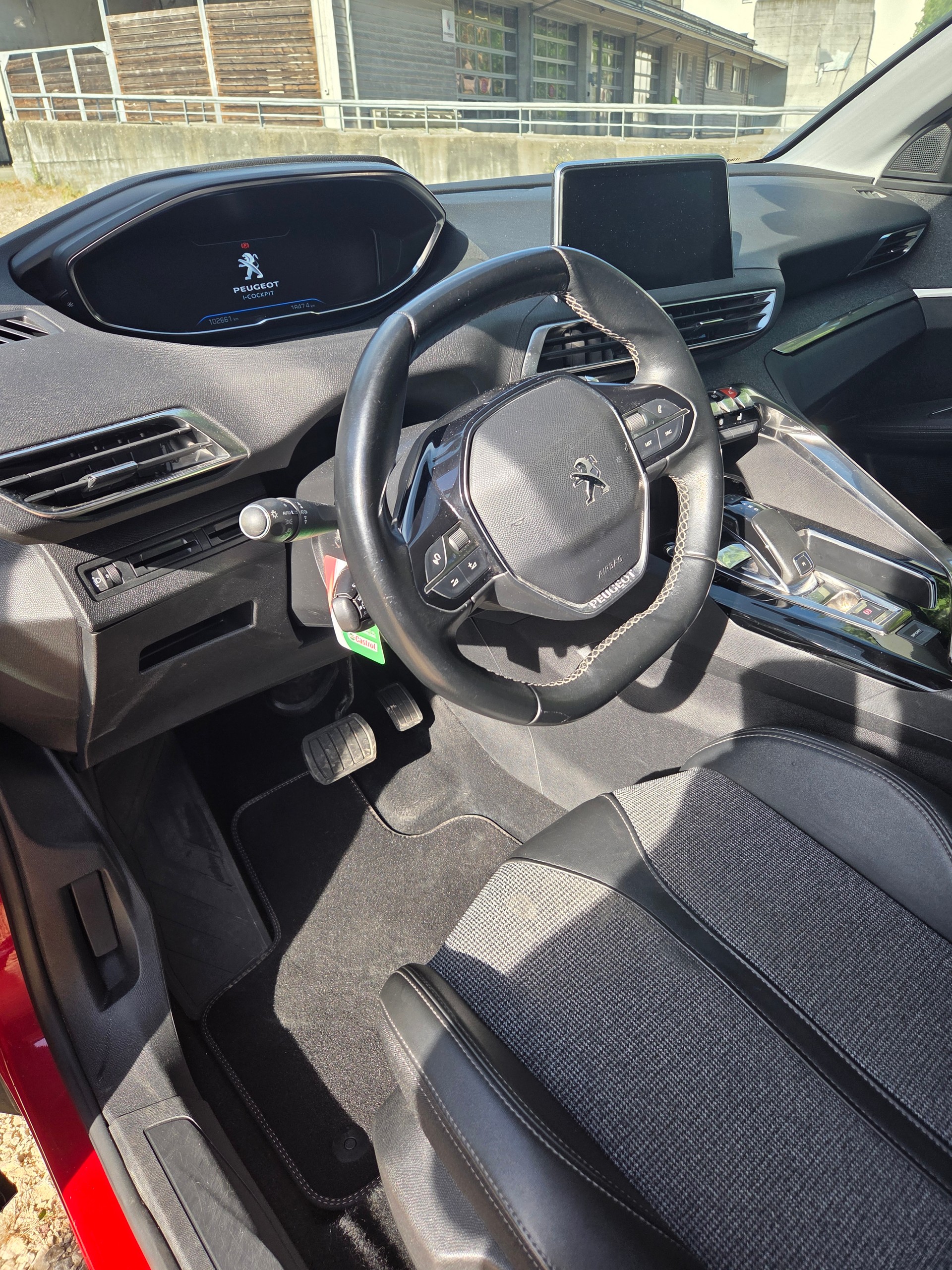 PEUGEOT 1.5 BlueHDi Allure-image-2