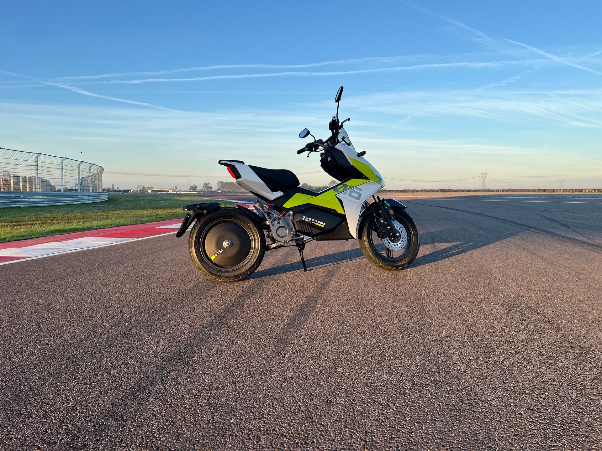 ETRIX Felo W06 nur 150km wie neu!-image-3