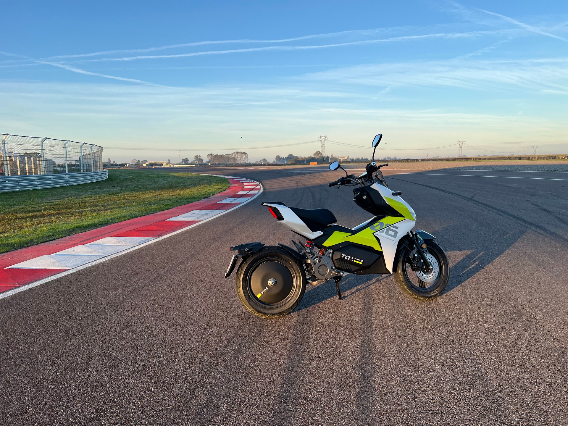 ETRIX Felo W06 nur 150km wie neu!-image-2