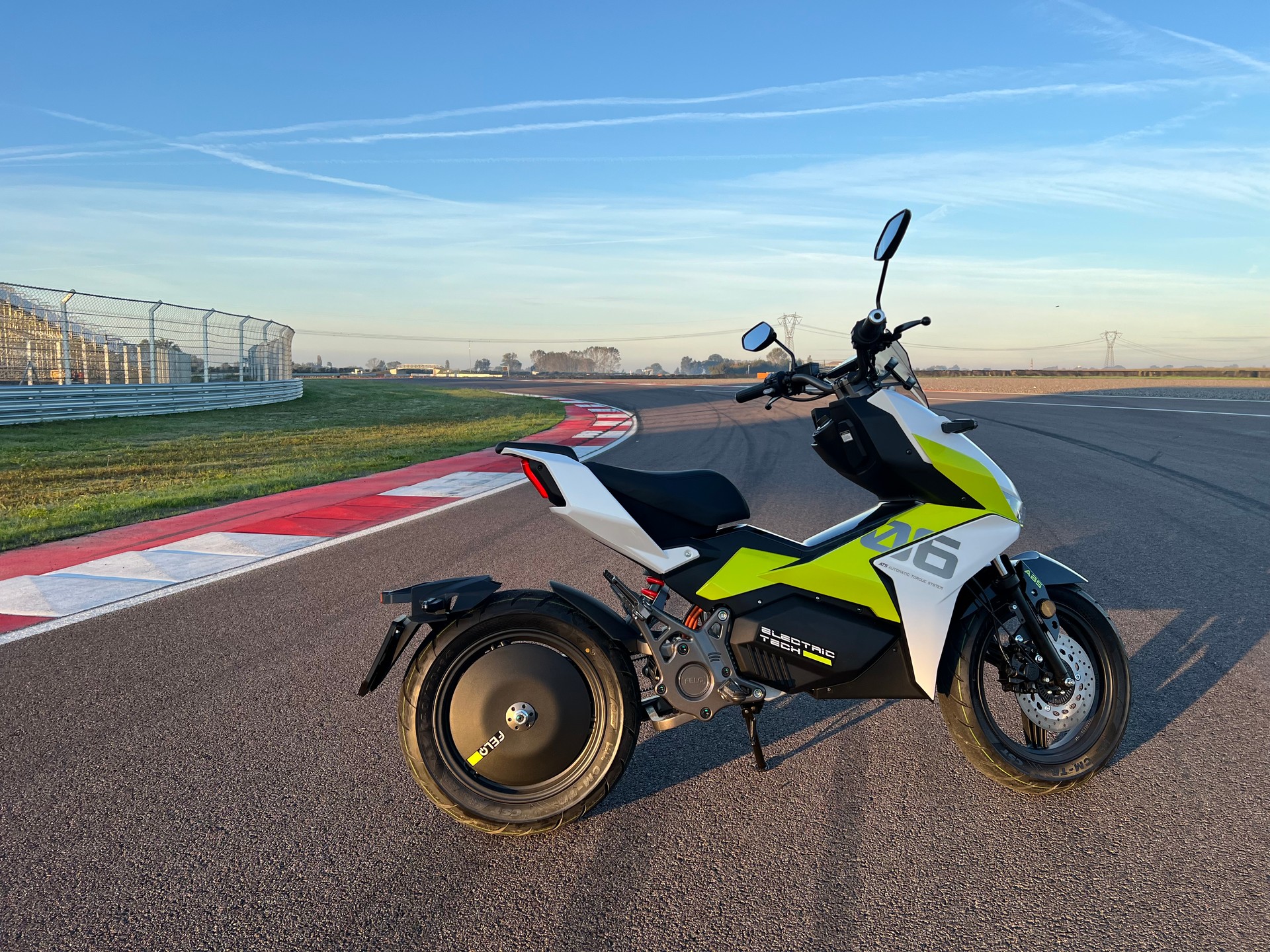 ETRIX Felo W06 nur 150km wie neu!-image-1