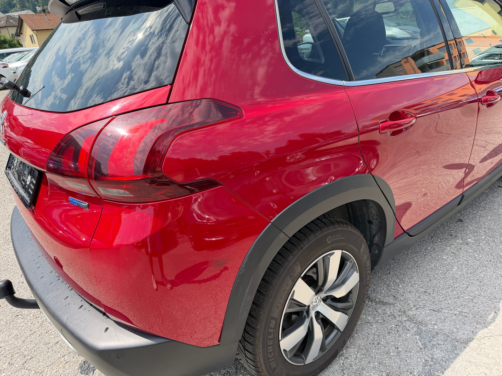 PEUGEOT 2008 1.2 PureTech Allure EAT6-image-12