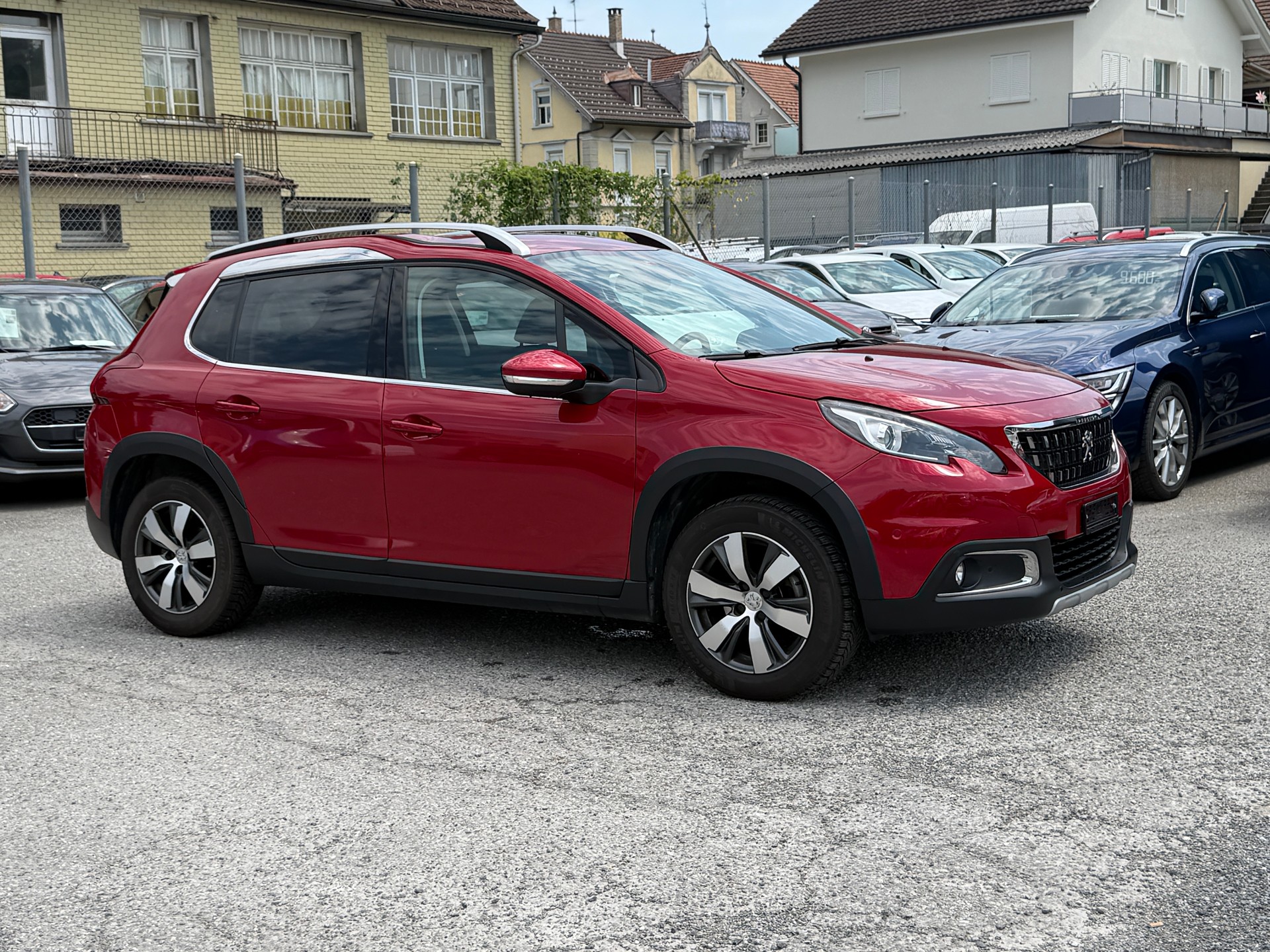 PEUGEOT 2008 1.2 PureTech Allure EAT6-image-1