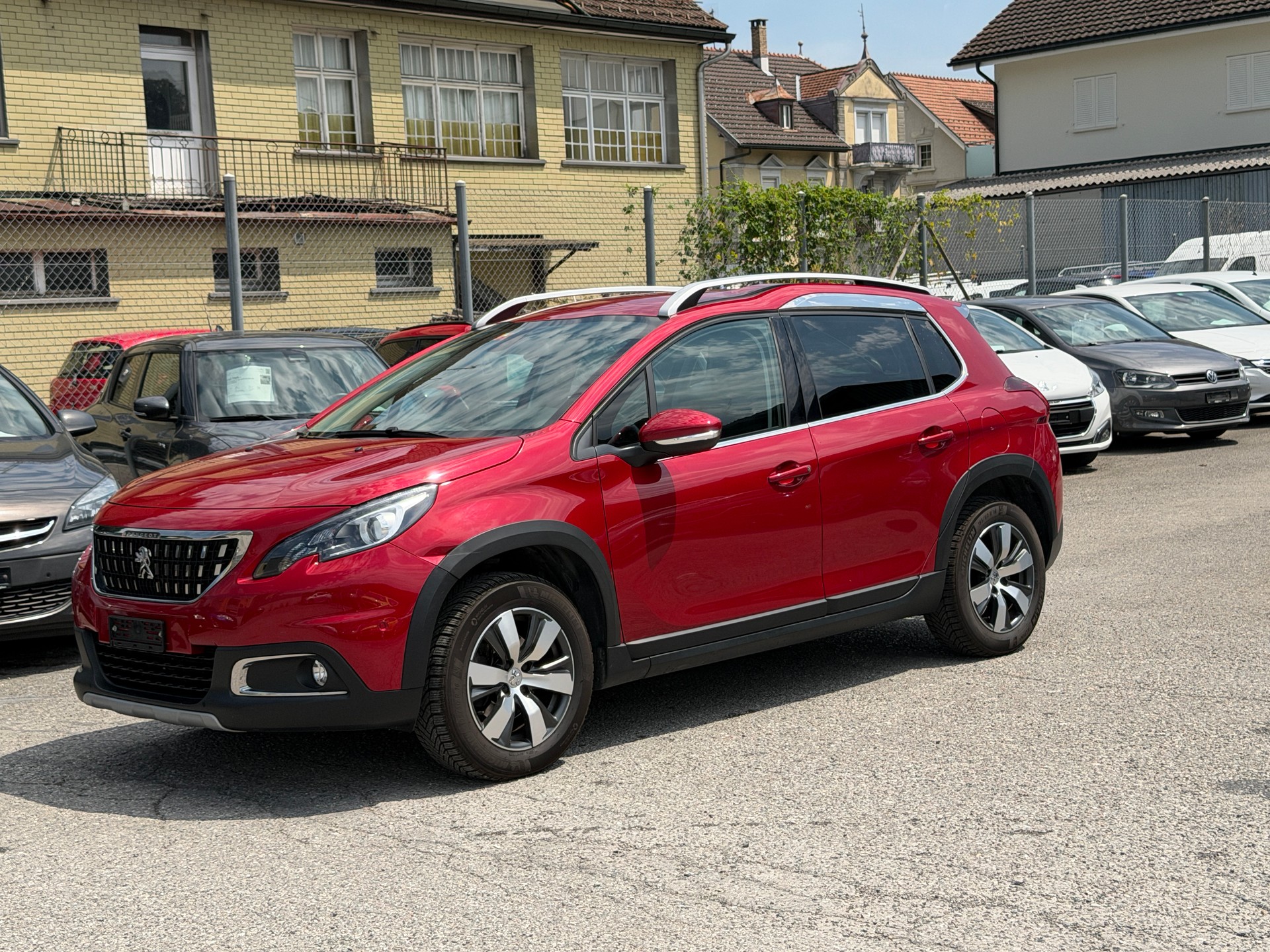 PEUGEOT 2008 1.2 PureTech Allure EAT6-image-2