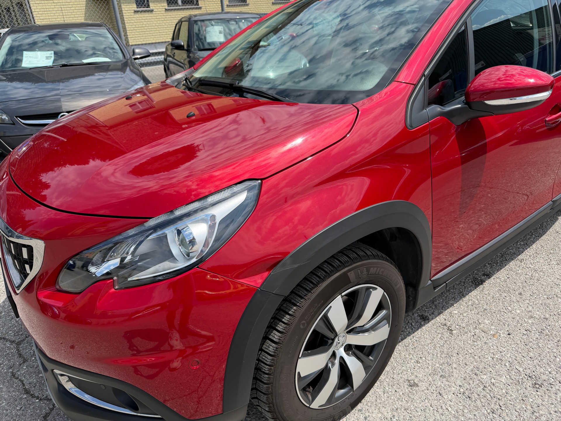 PEUGEOT 2008 1.2 PureTech Allure EAT6-image-4