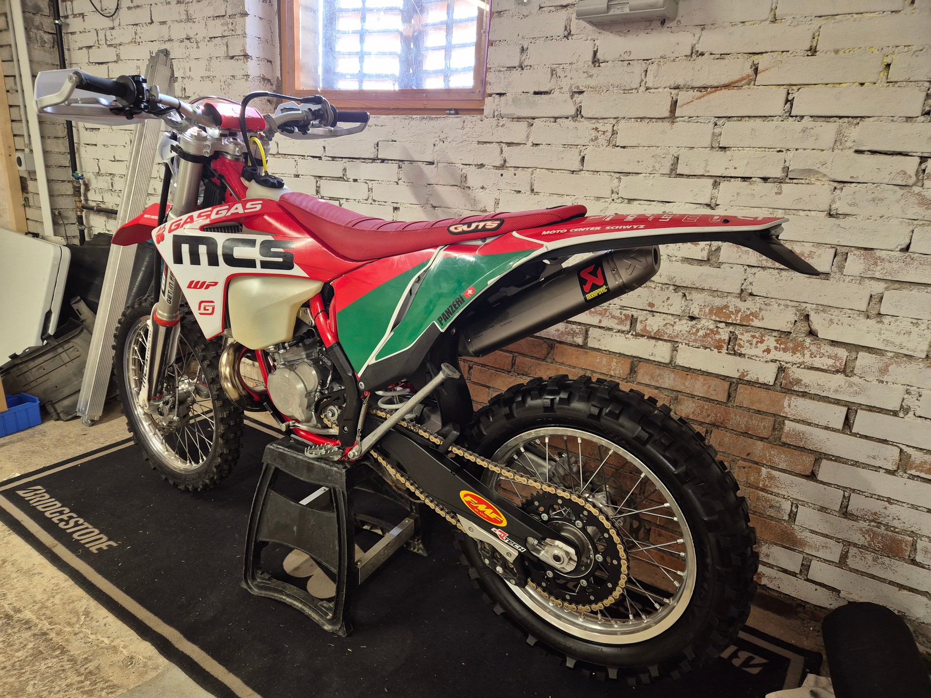 GASGAS EC 300-showroom-element-3
