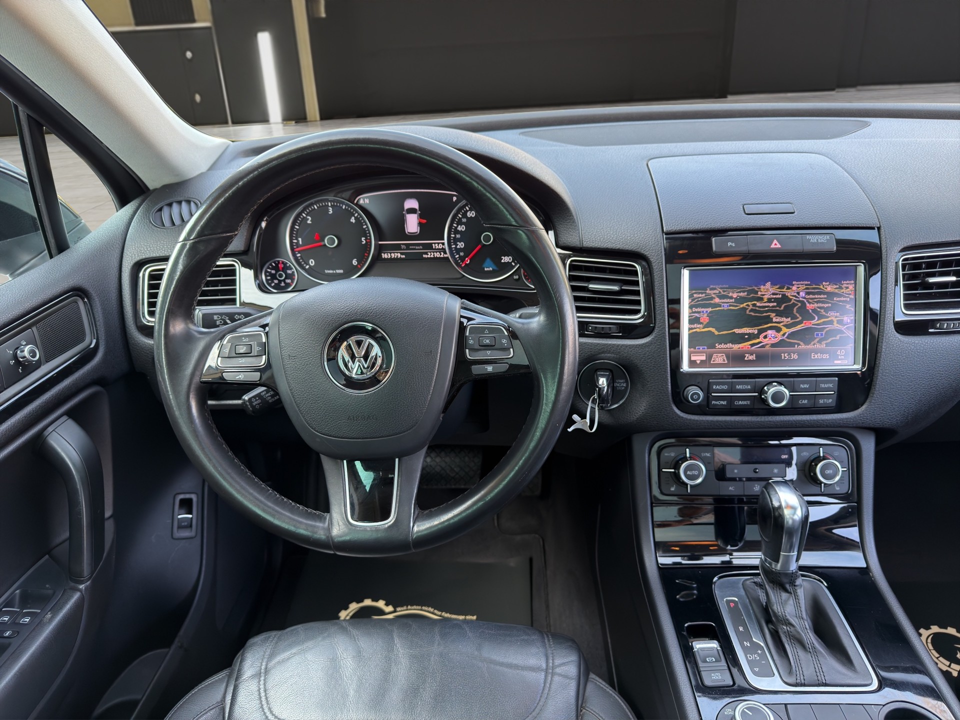 VW Touareg 3.0 TDI BMT Edition X Tiptronic-image-11