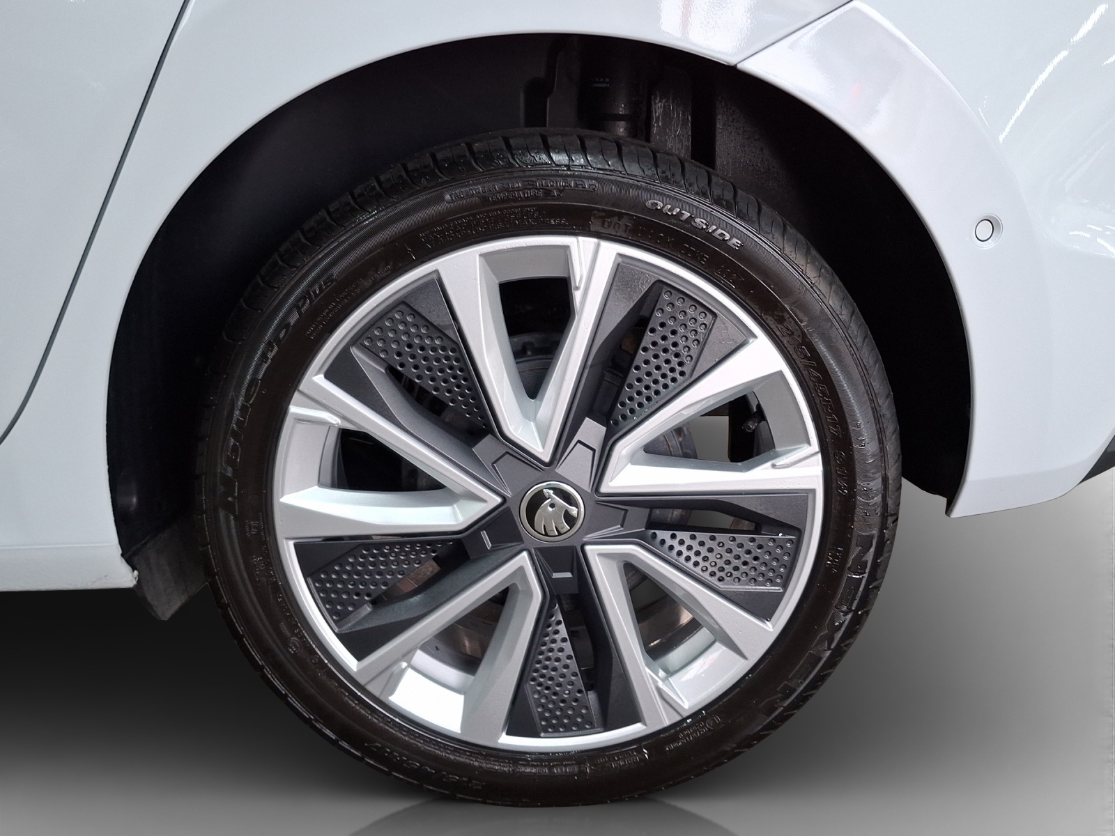SKODA Fabia 1.0 TSI First Edition DSG-image-13