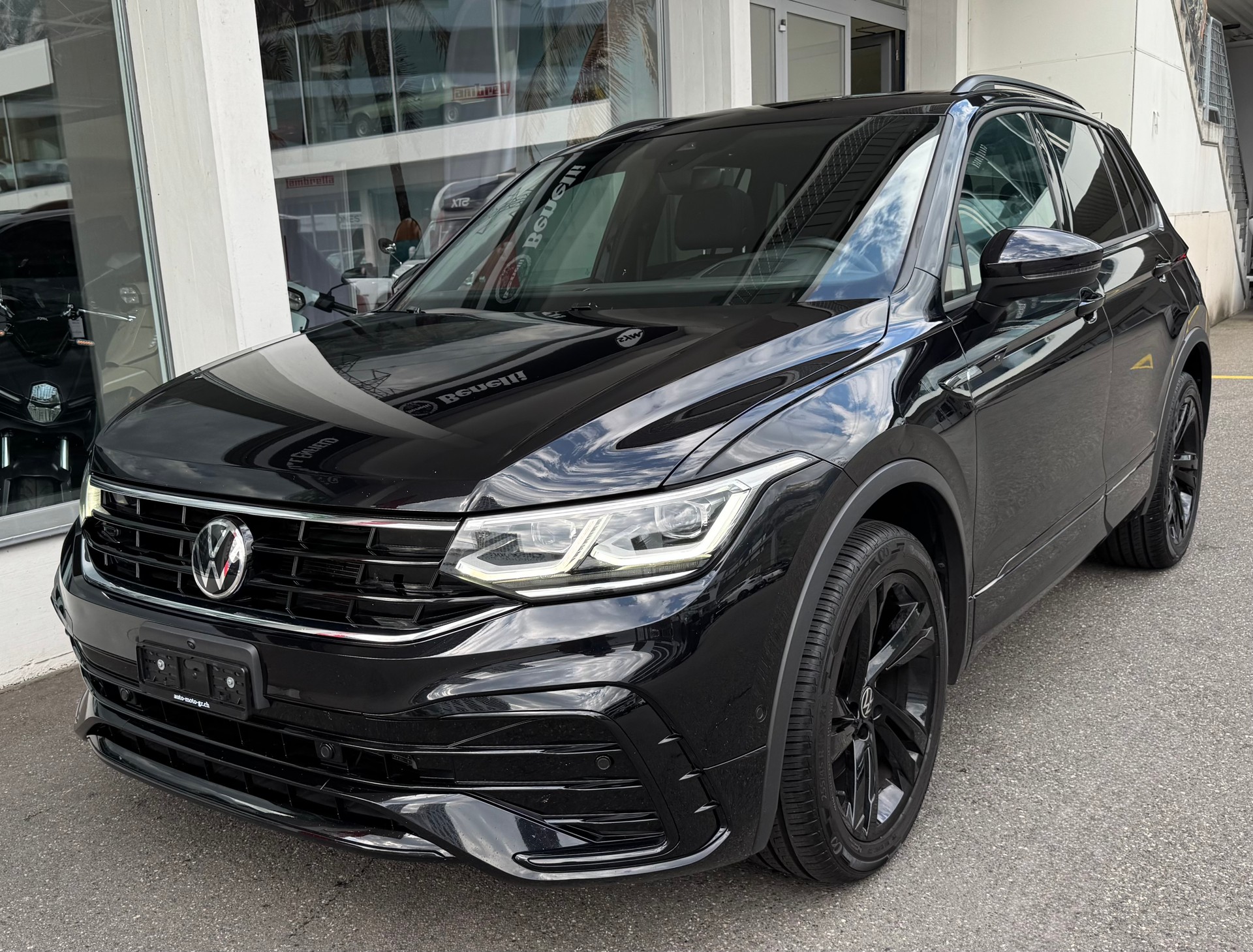 VW Tiguan 2.0TSI R-Line 4Motion DSG-image-5