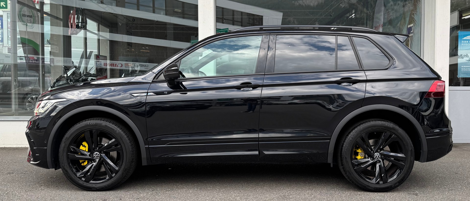 VW Tiguan 2.0TSI R-Line 4Motion DSG-image-2