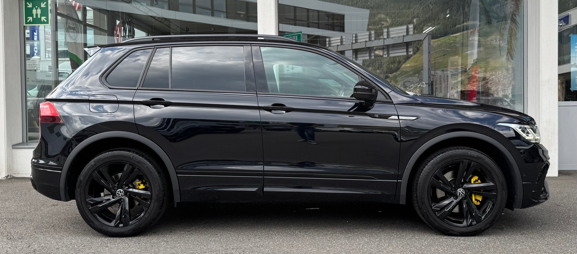 VW Tiguan 2.0TSI R-Line 4Motion DSG-image-1