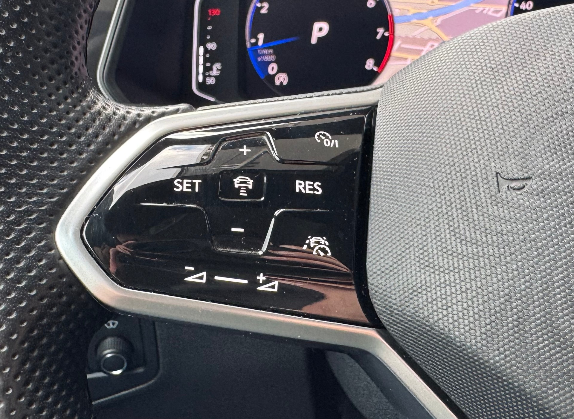 VW Tiguan 2.0TSI R-Line 4Motion DSG-image-14