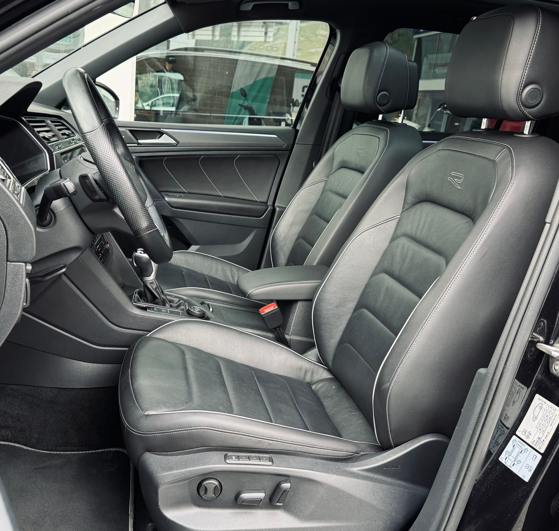 VW Tiguan 2.0TSI R-Line 4Motion DSG-image-7