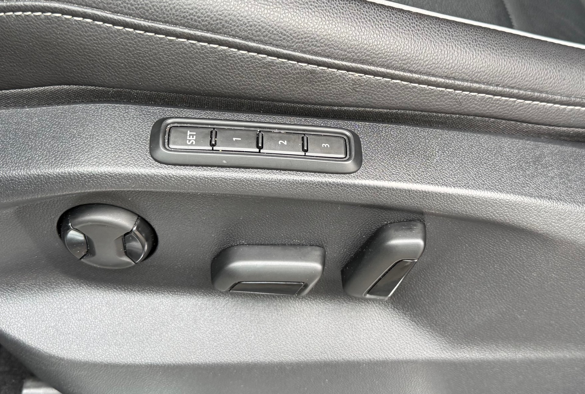 VW Tiguan 2.0TSI R-Line 4Motion DSG-image-8