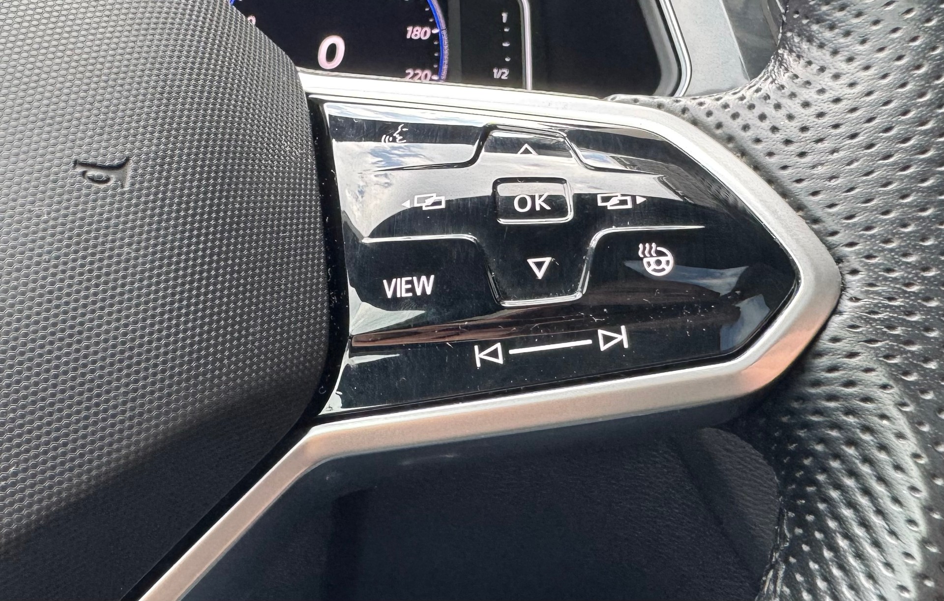 VW Tiguan 2.0TSI R-Line 4Motion DSG-image-15