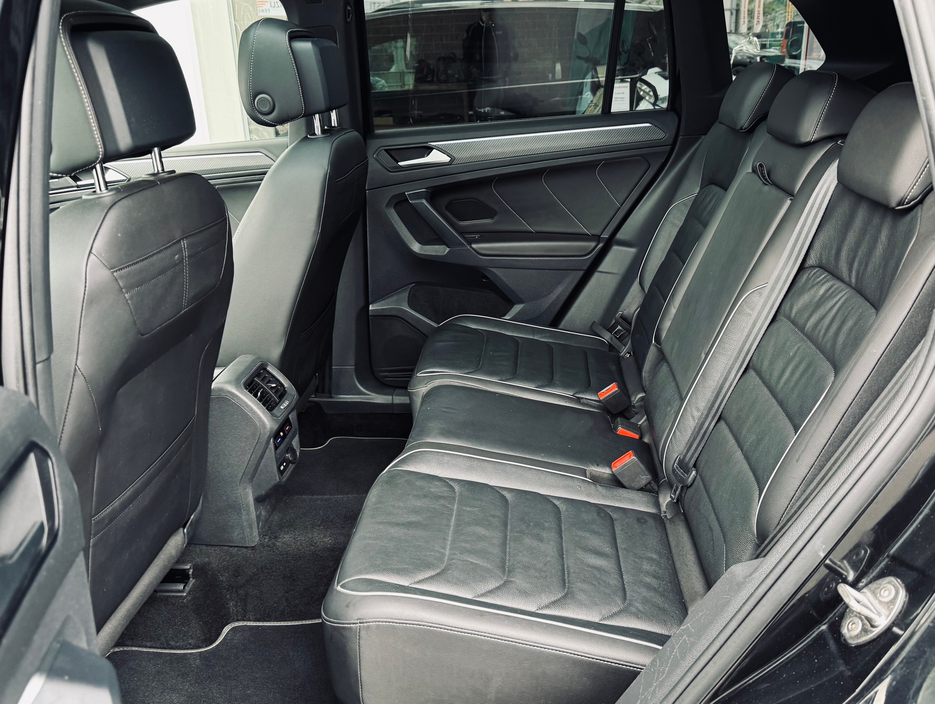 VW Tiguan 2.0TSI R-Line 4Motion DSG-image-10