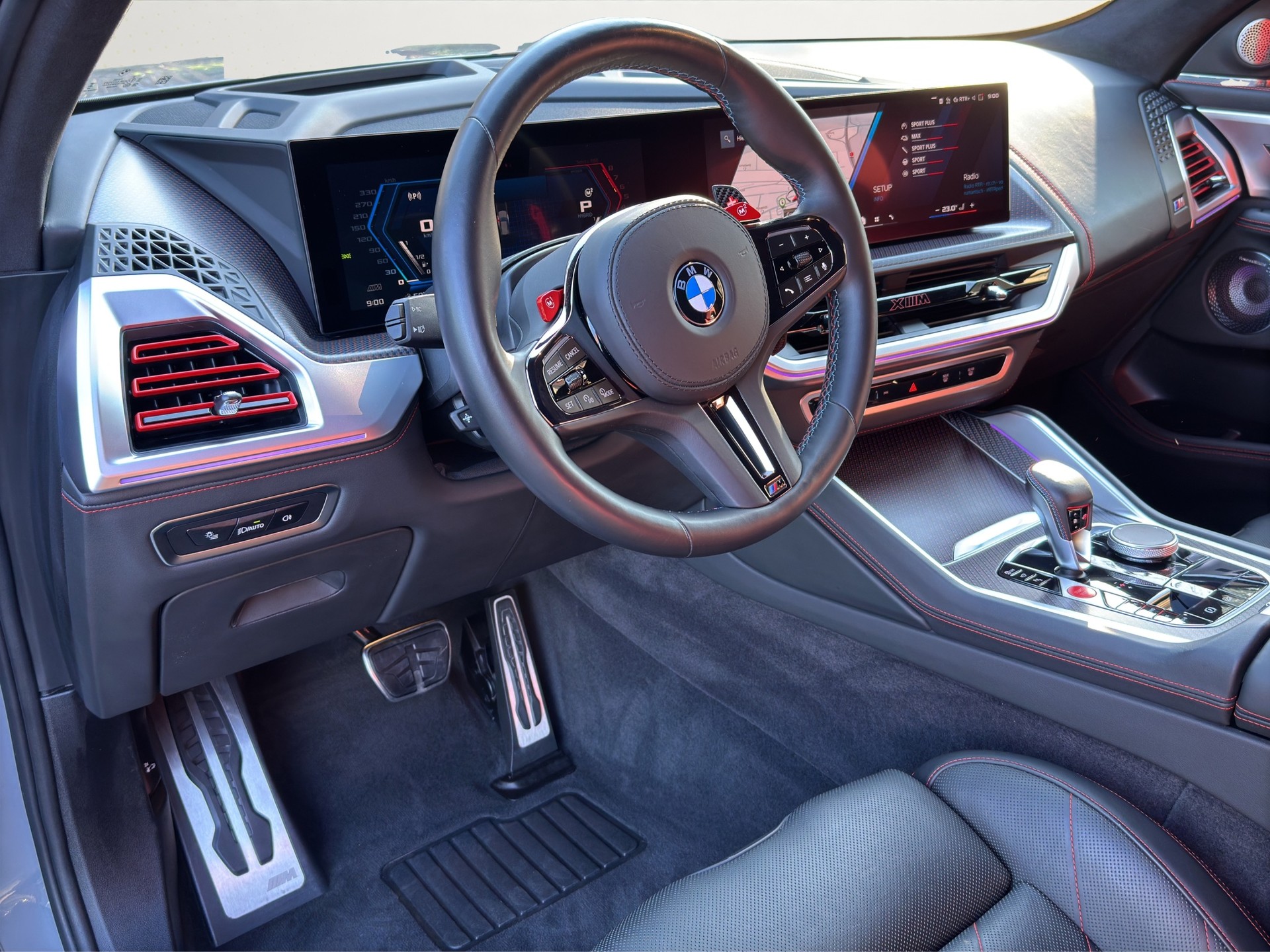 BMW XM xDrive PHEV Label (CH) INDIVIDUAL M Driver's Package-image-10