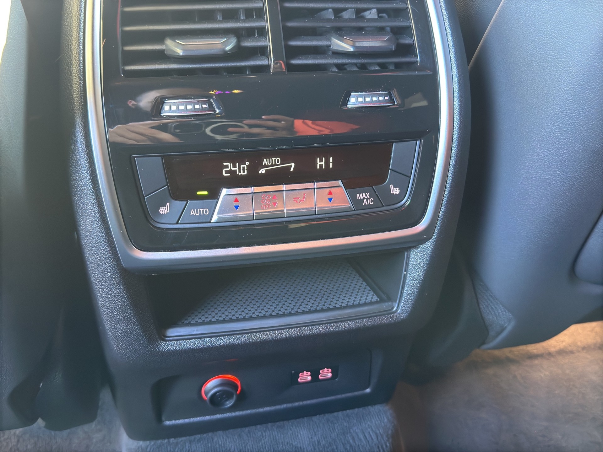 BMW XM xDrive PHEV Label (CH) INDIVIDUAL M Driver's Package-image-23