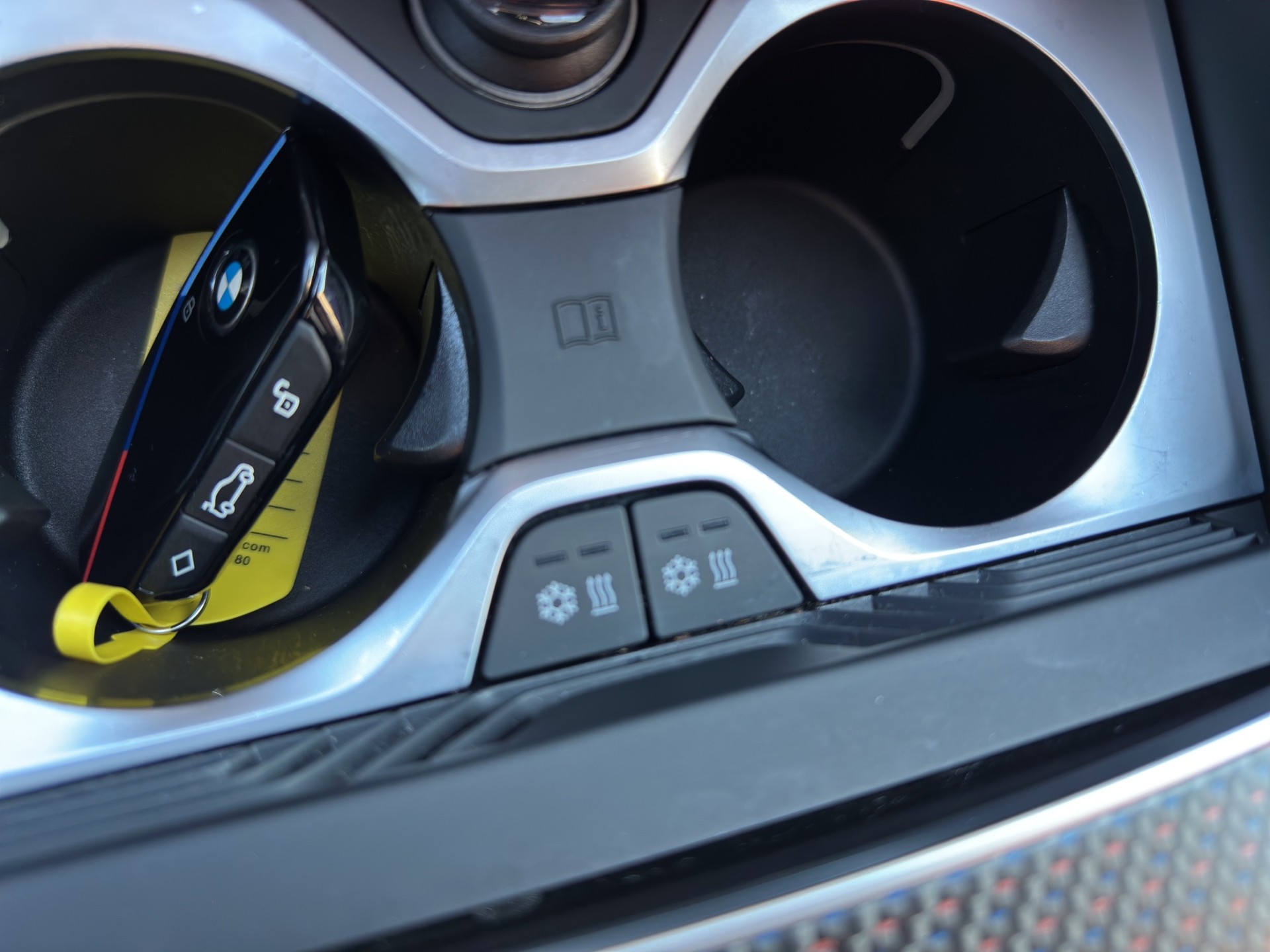 BMW XM xDrive PHEV Label (CH) INDIVIDUAL M Driver's Package-image-24