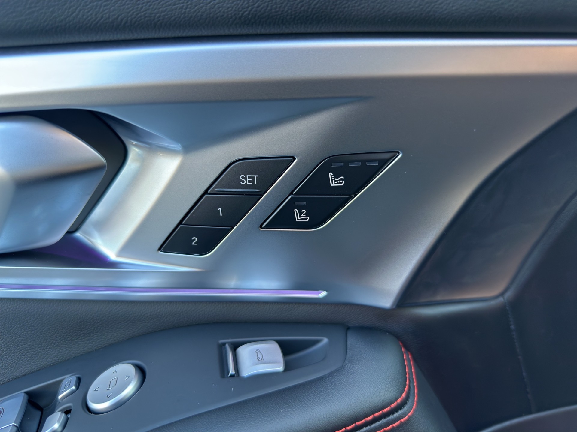 BMW XM xDrive PHEV Label (CH) INDIVIDUAL M Driver's Package-image-26
