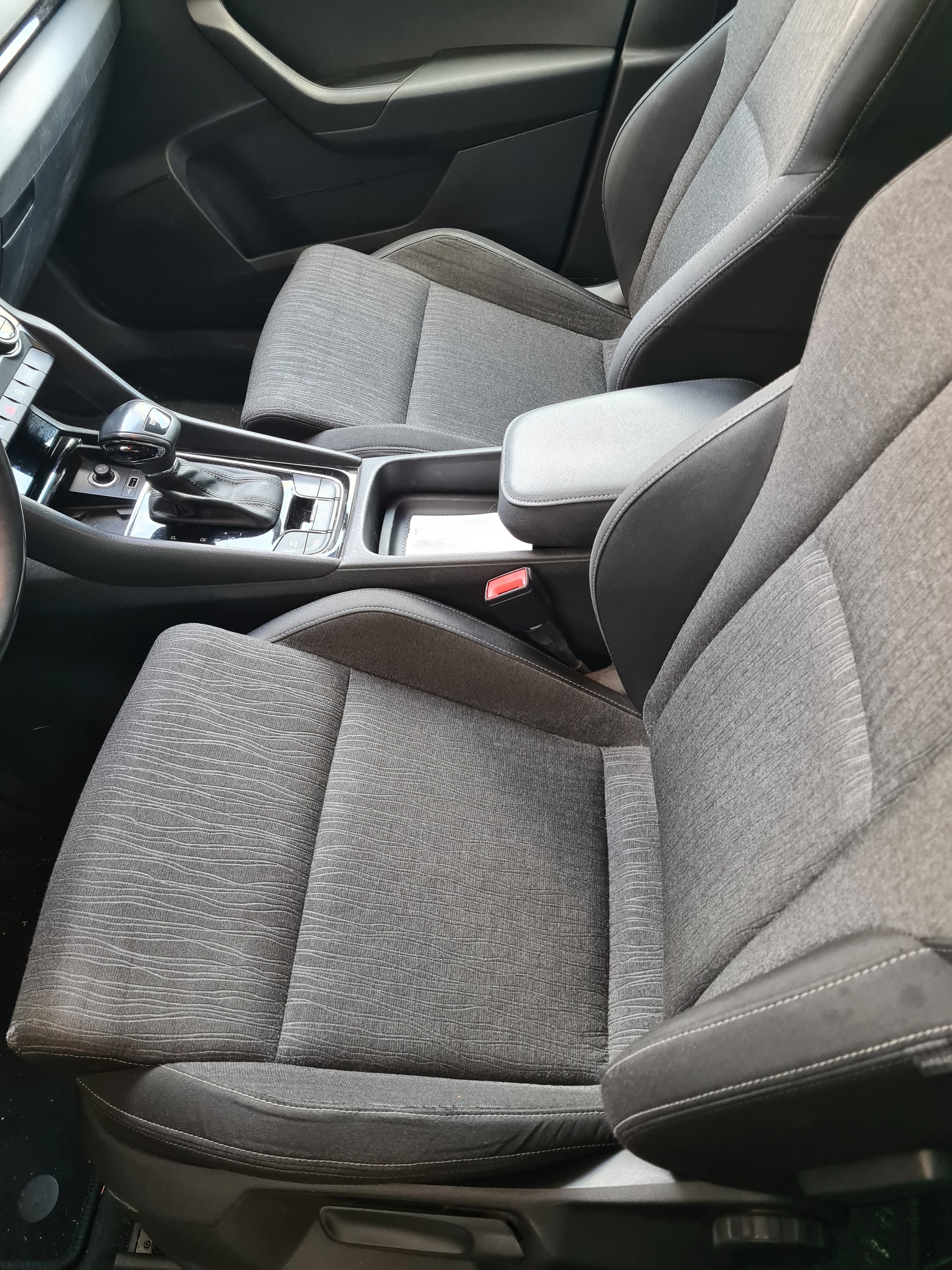 SKODA Karoq 2.0 TDI CR Style 4x4 DSG-image-3