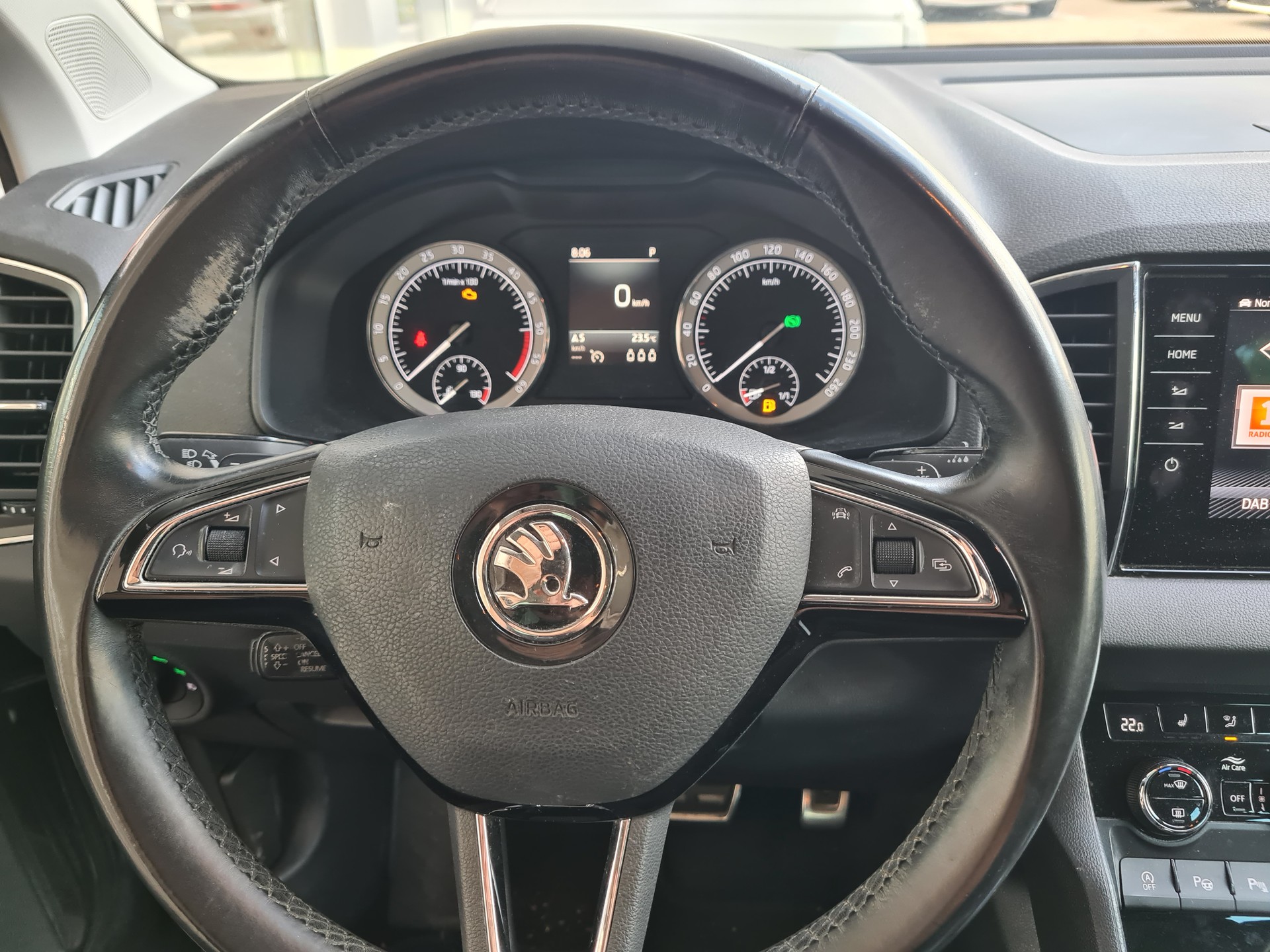 SKODA Karoq 2.0 TDI CR Style 4x4 DSG-image-4