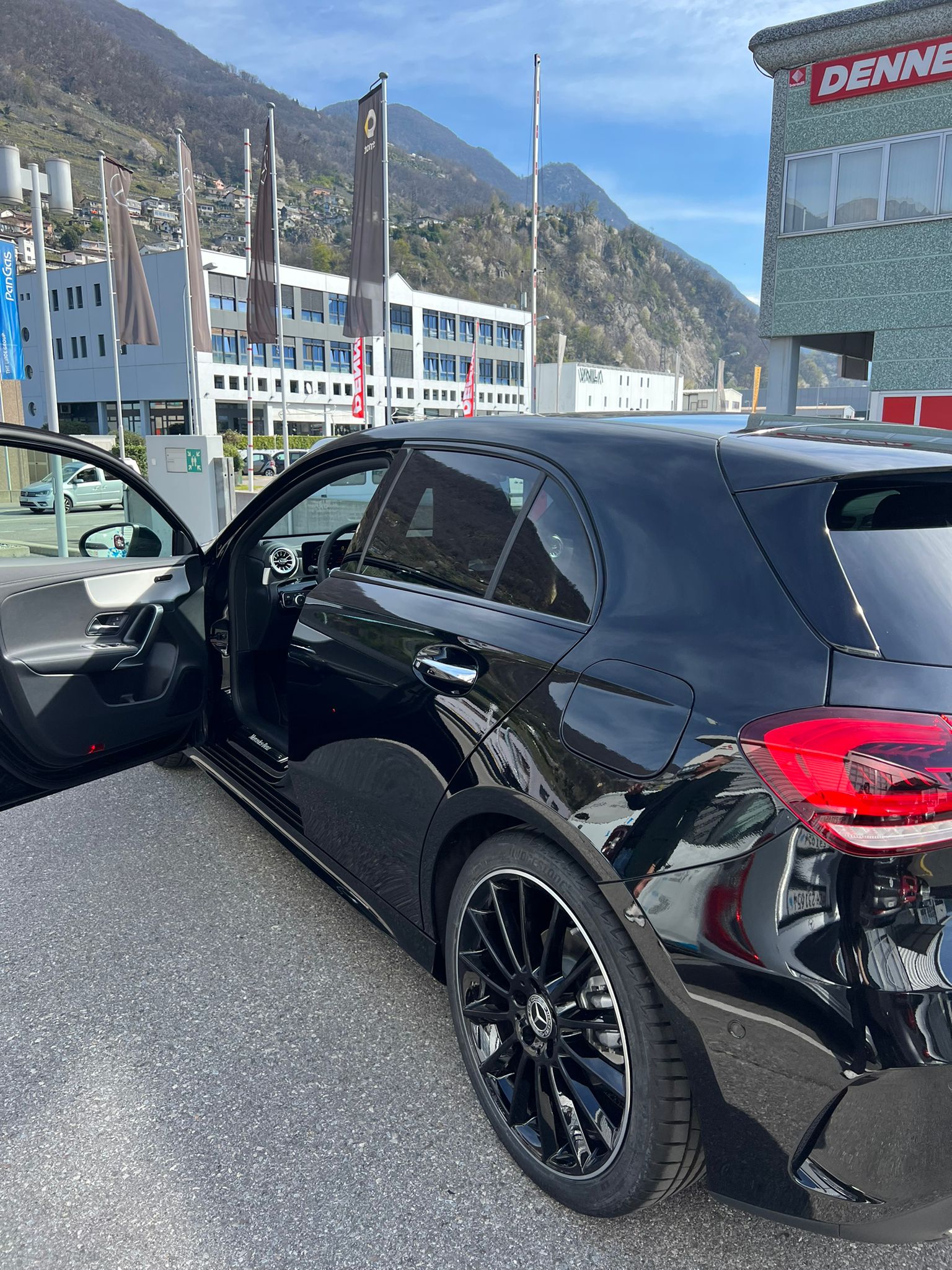 MERCEDES-BENZ A 180 Night Star AMG Line-image-5