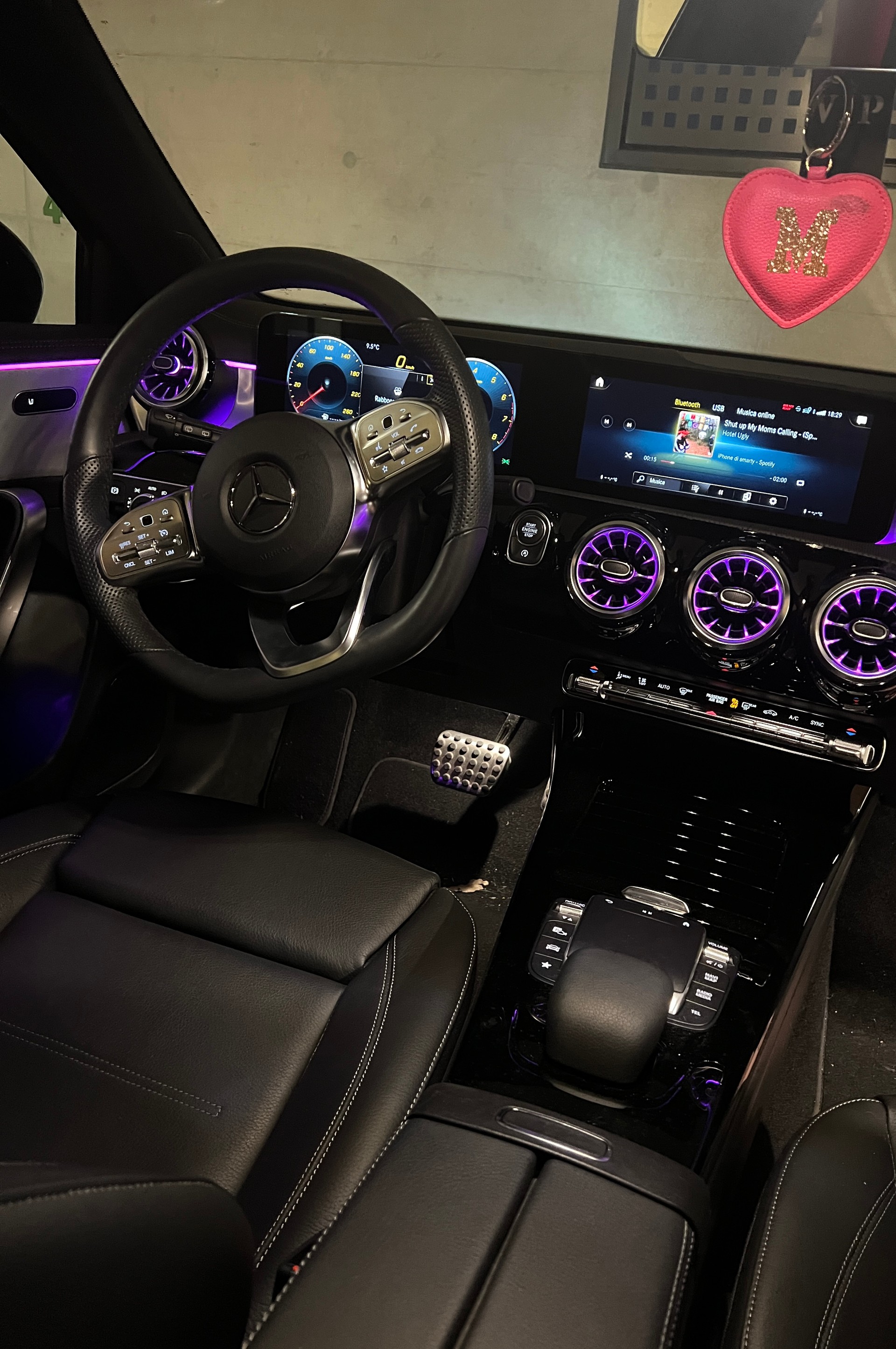 MERCEDES-BENZ A 180 Night Star AMG Line-image-4