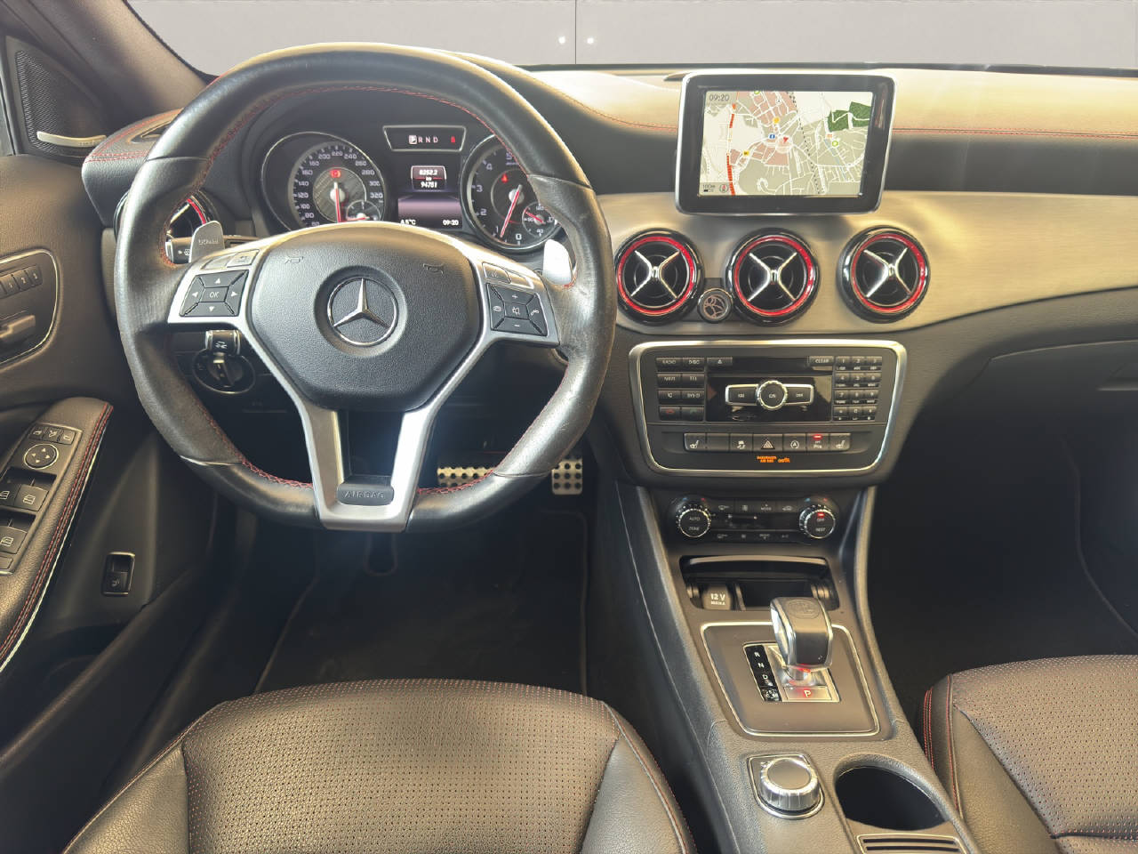 MERCEDES-BENZ GLA-Klasse X156 GLA 45 AMG 4matic 4x4 360PS-image-11