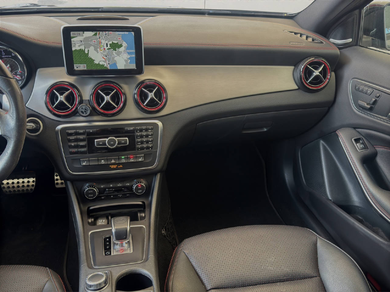 MERCEDES-BENZ GLA-Klasse X156 GLA 45 AMG 4matic 4x4 360PS-image-16