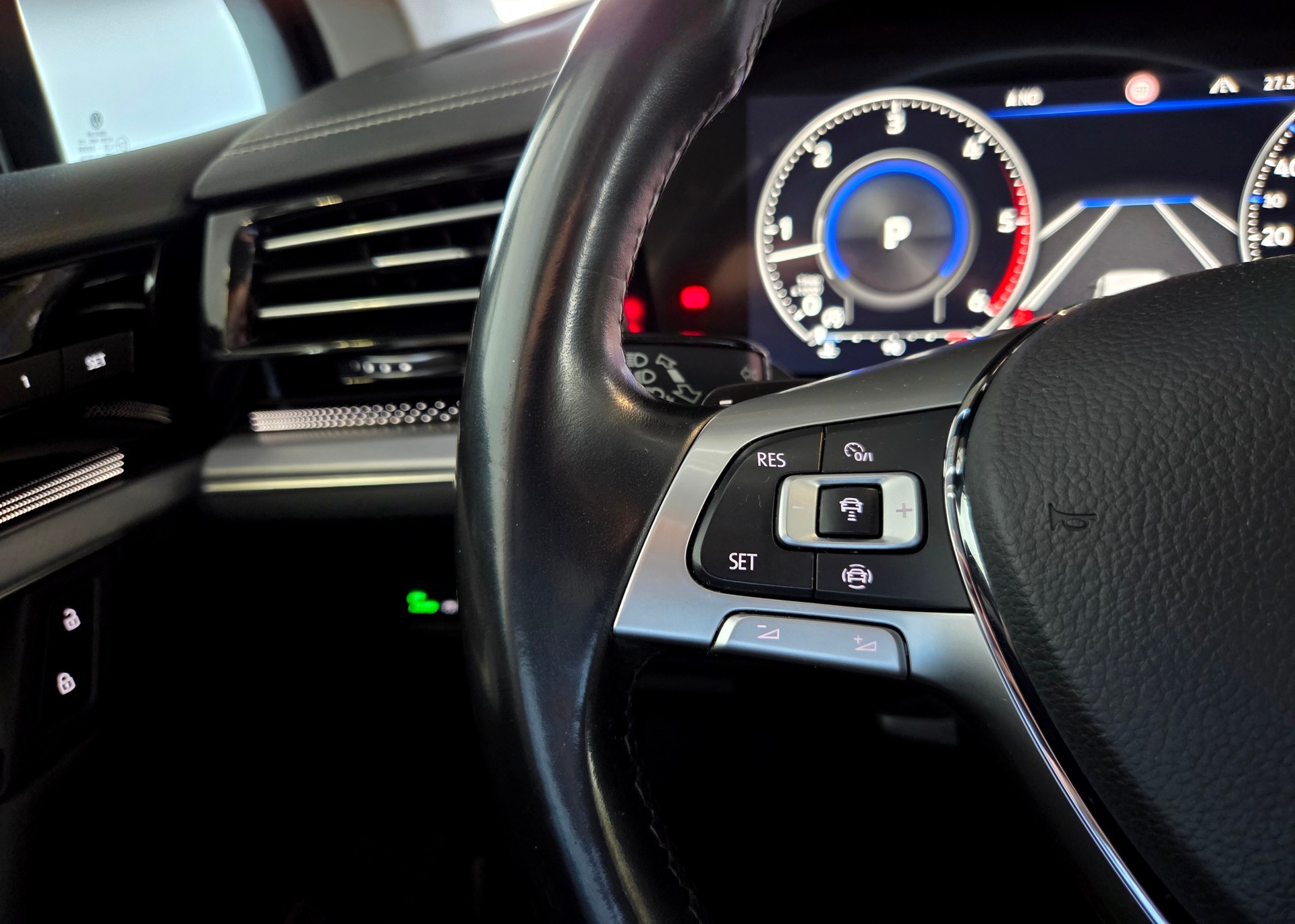 VW Touareg 3.0 V6 TDI 286 Elegance-image-20
