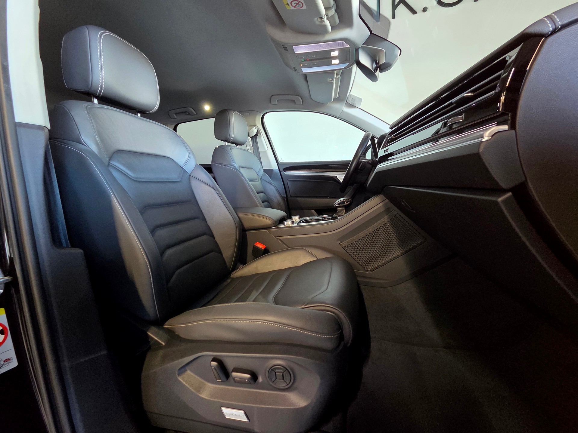VW Touareg 3.0 V6 TDI 286 Elegance-image-15
