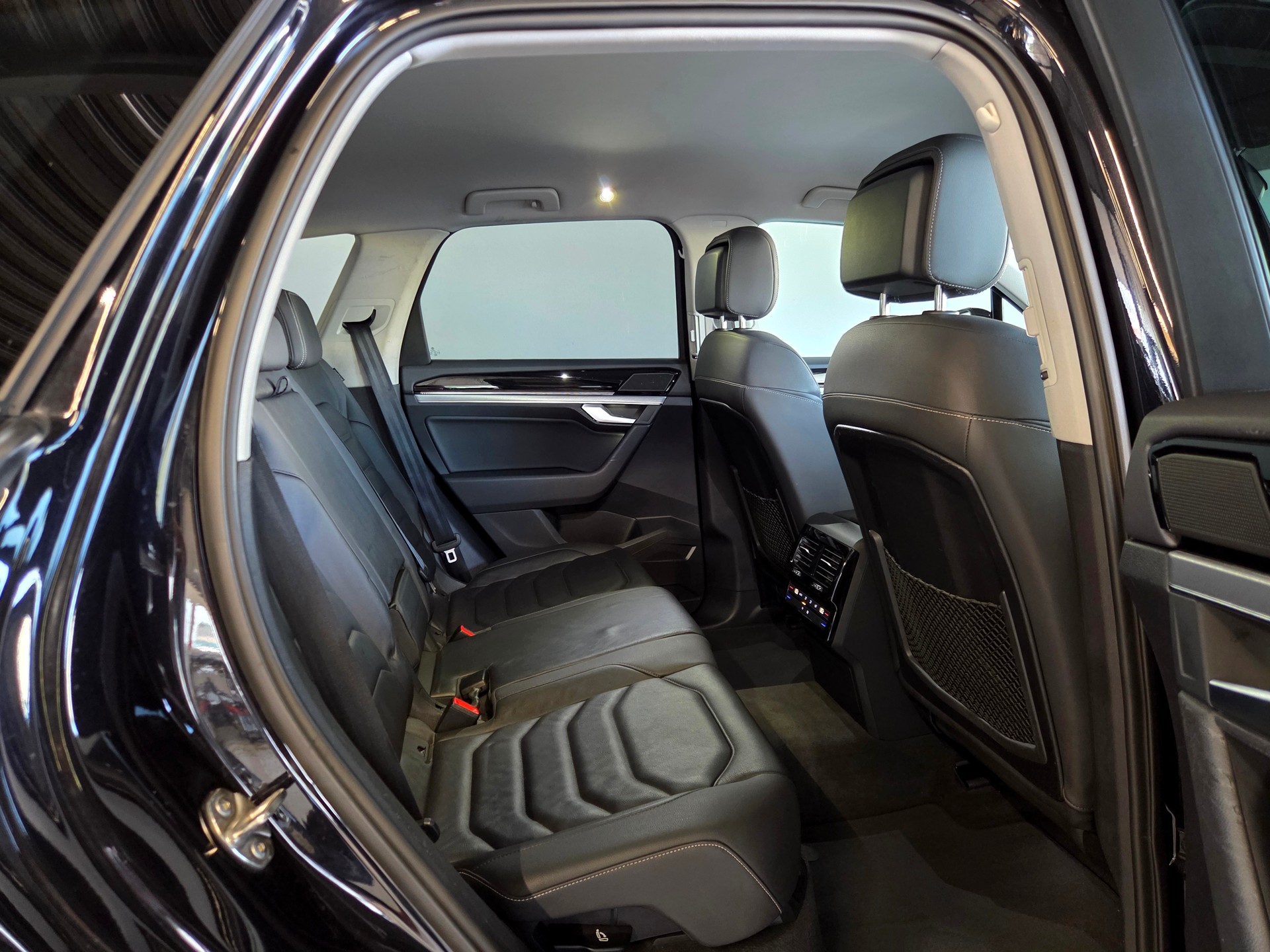 VW Touareg 3.0 V6 TDI 286 Elegance-image-21