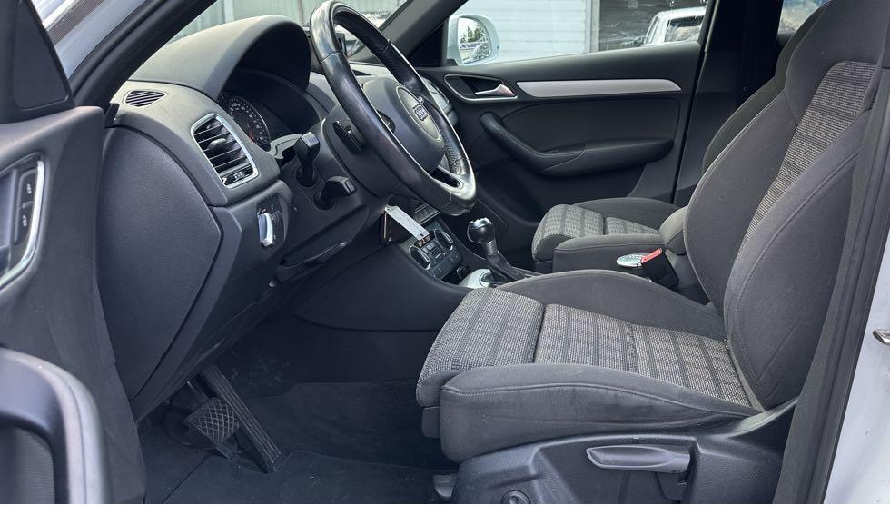AUDI Q3 2.0 TDI design quattro S-tronic-image-2