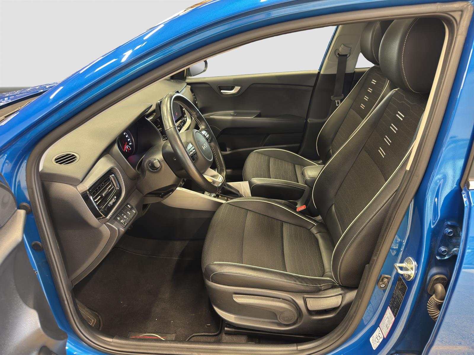 KIA Stonic 1.0 T-GDi MHEV GT-Line-image-6