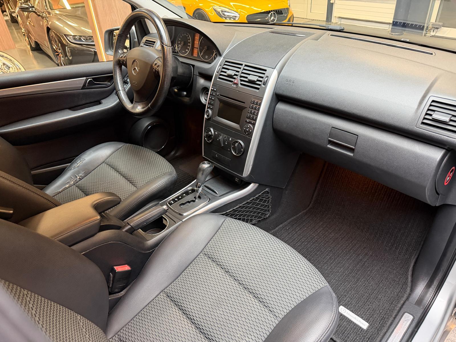 MERCEDES-BENZ A 200 Avantgarde-image-16
