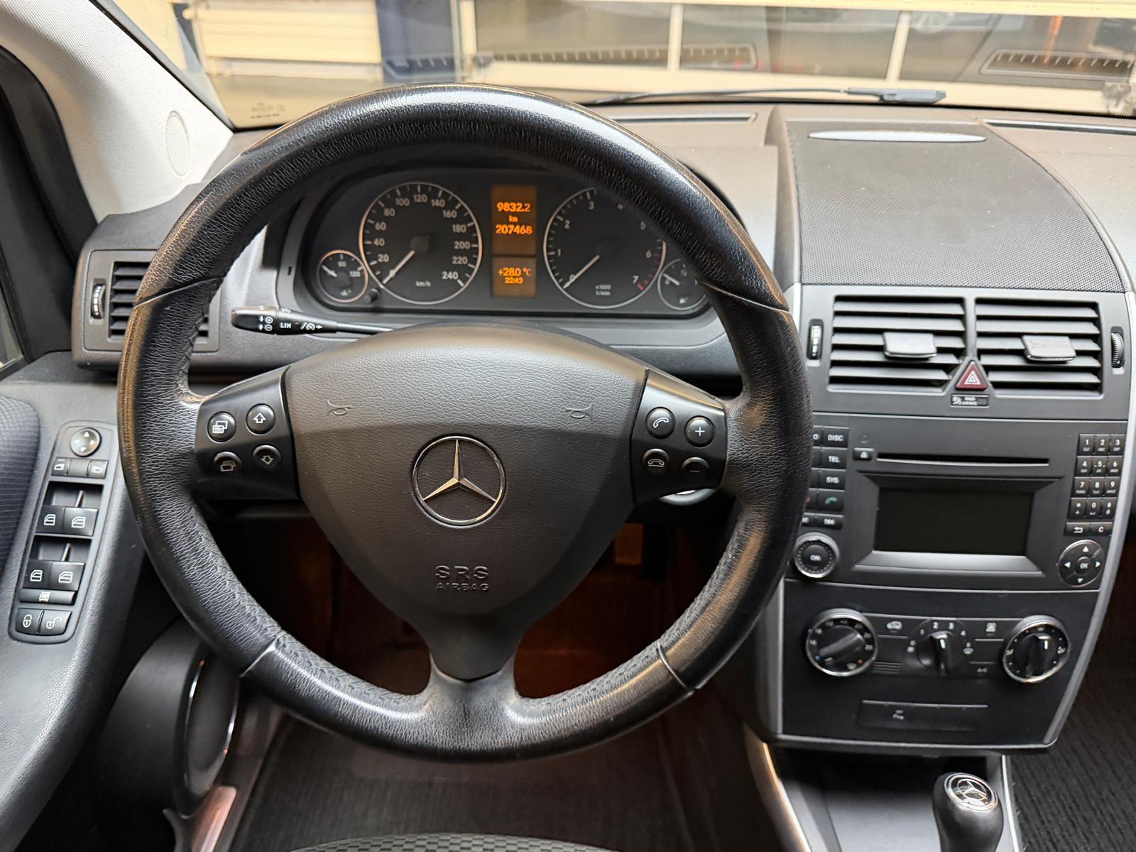 MERCEDES-BENZ A 200 Avantgarde-image-12