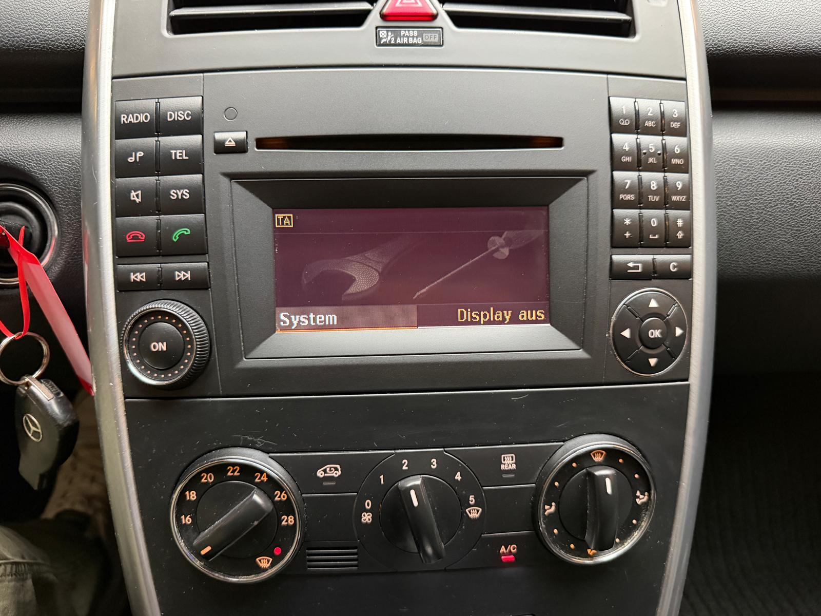 MERCEDES-BENZ A 200 Avantgarde-image-21