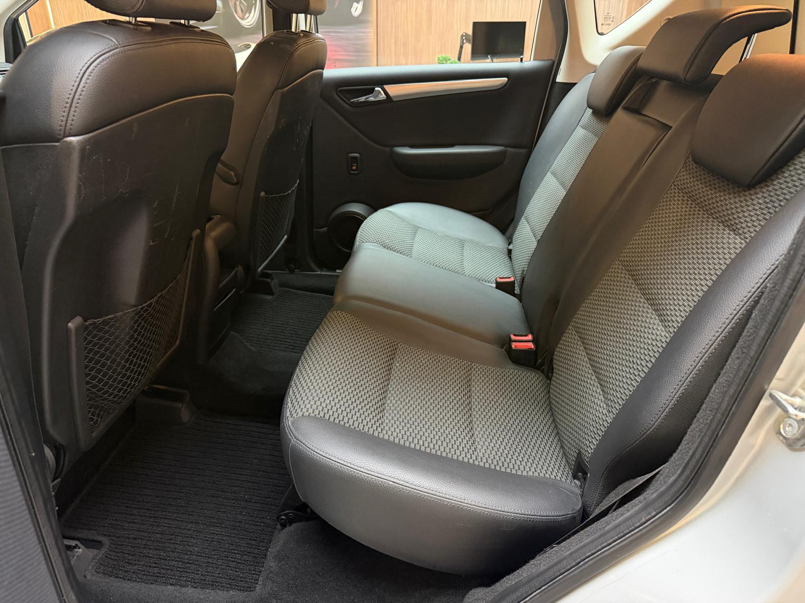 MERCEDES-BENZ A 200 Avantgarde-image-18