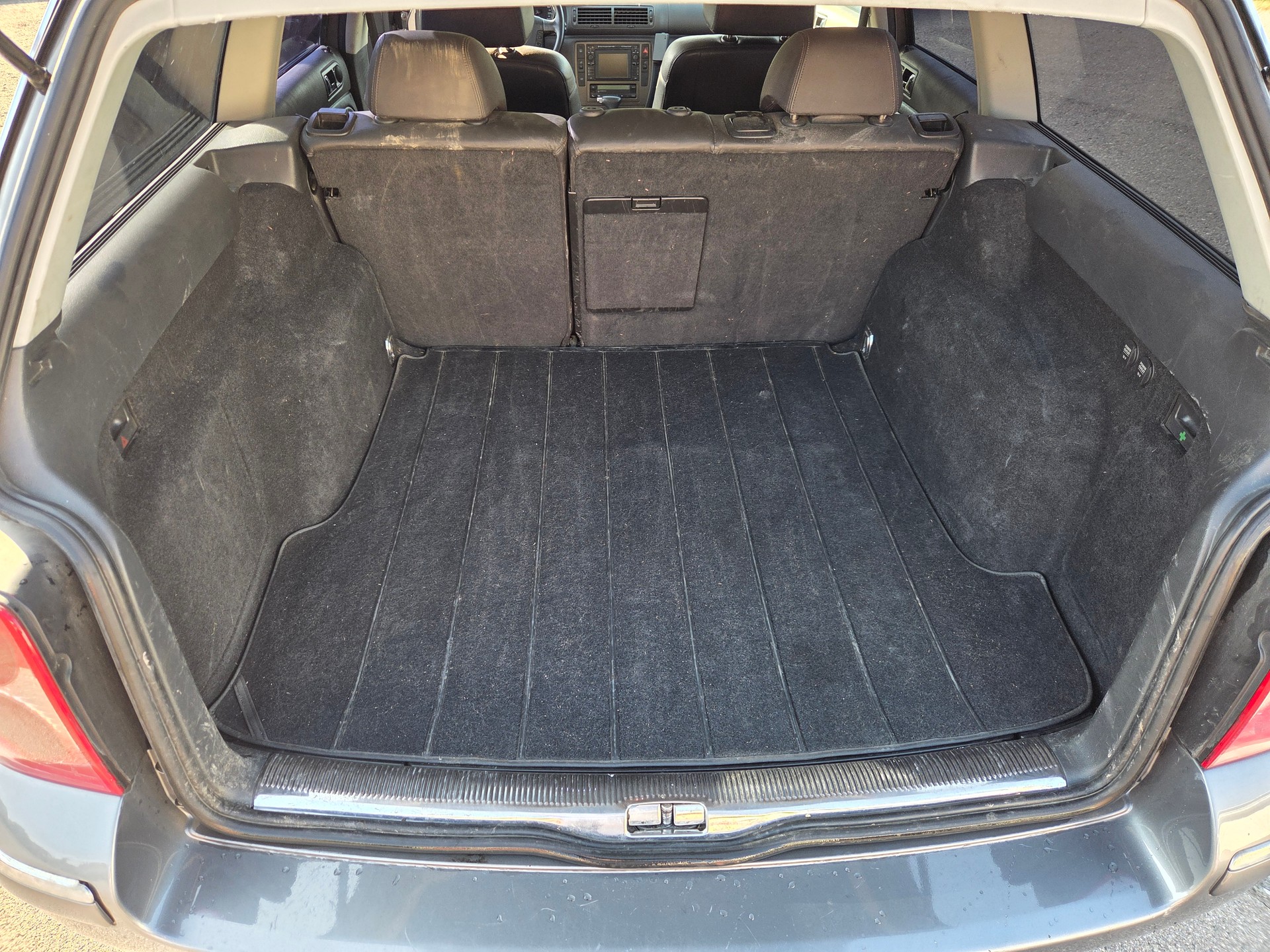 VW Passat Variant 2.5 V6 TDI Highline-image-12