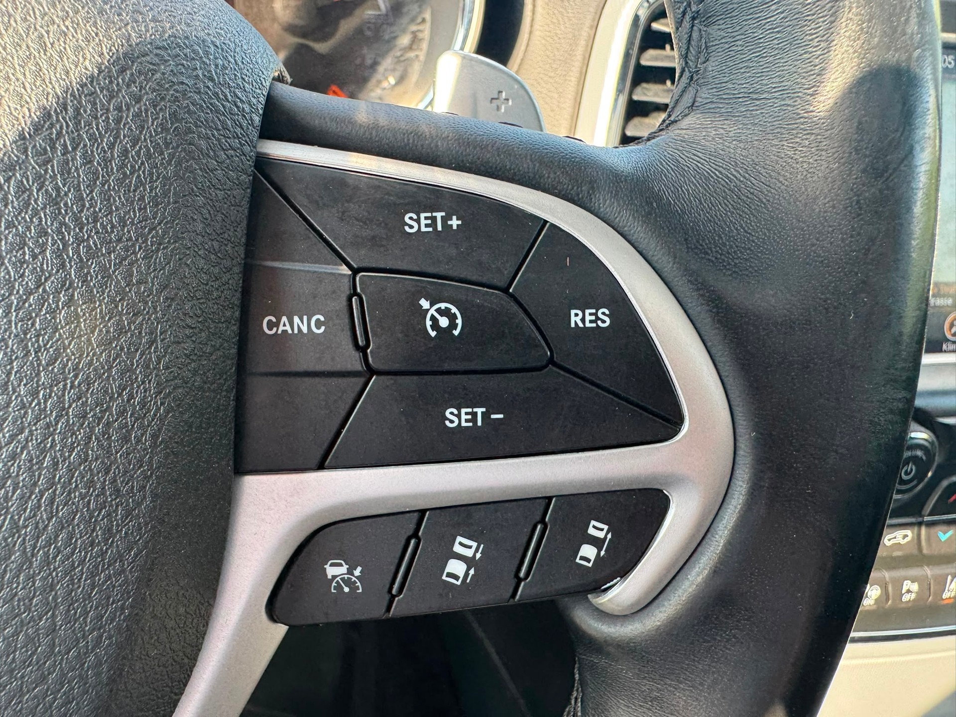 JEEP Grand Cherokee 3.0 CRD Summit Automatic mit 3,5t Anhängelast-image-13