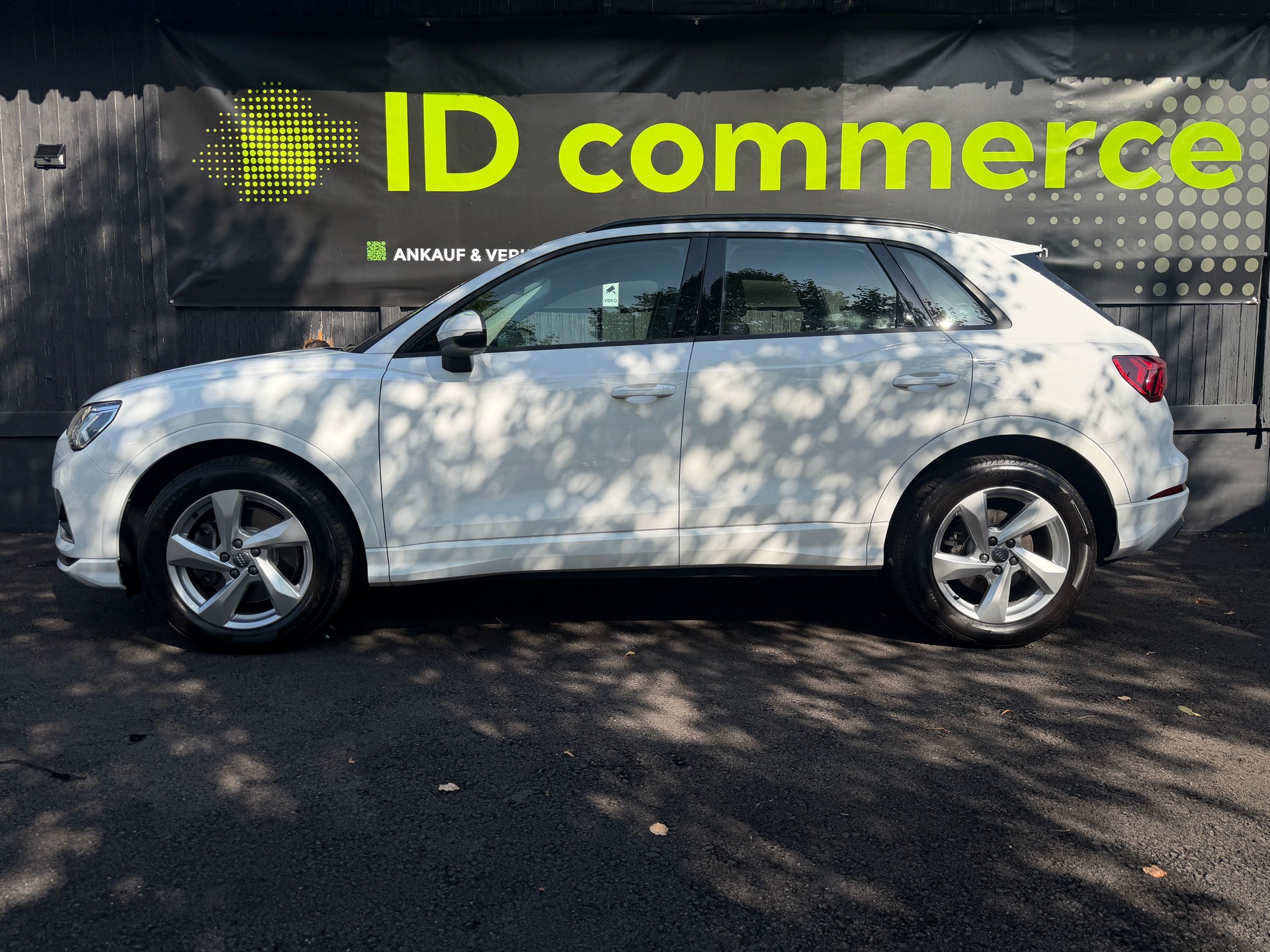 AUDI Q3 40 TFSI S line quattro S-tronic-image-2