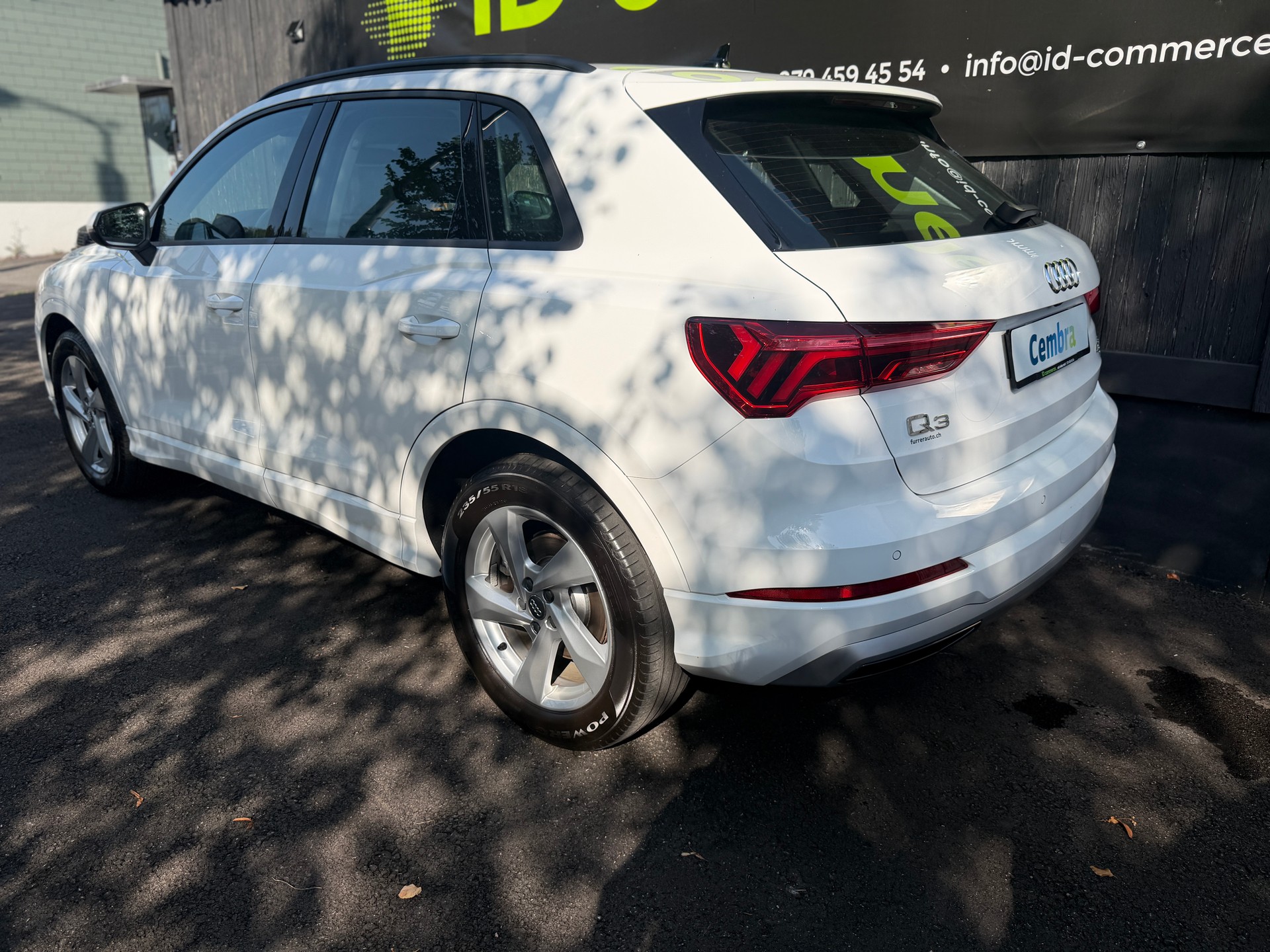 AUDI Q3 40 TFSI S line quattro S-tronic-image-3