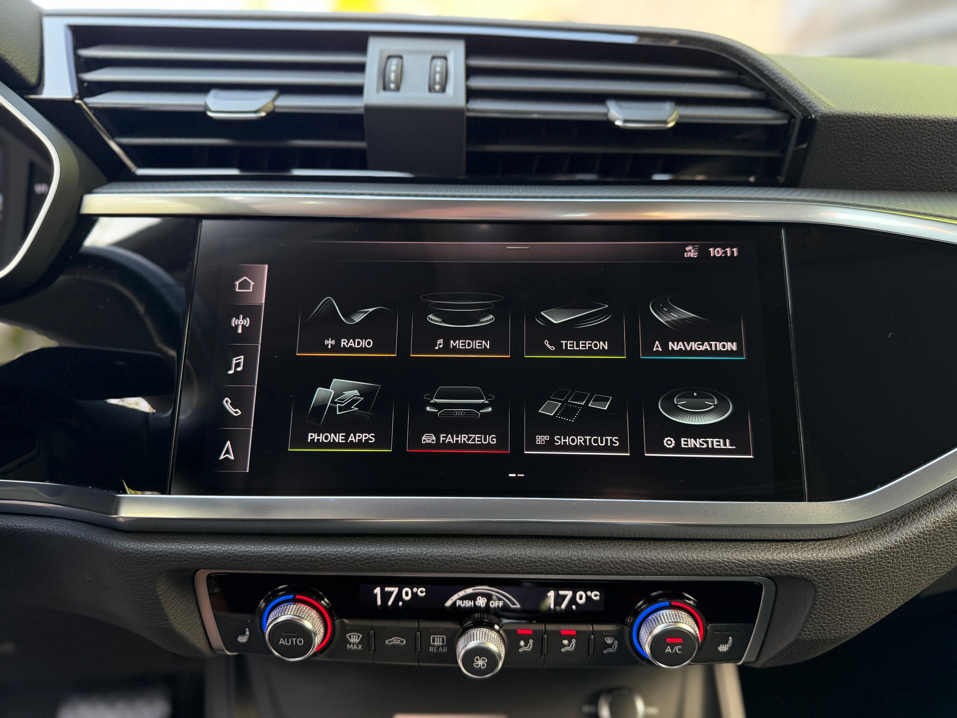 AUDI Q3 40 TFSI S line quattro S-tronic-image-13