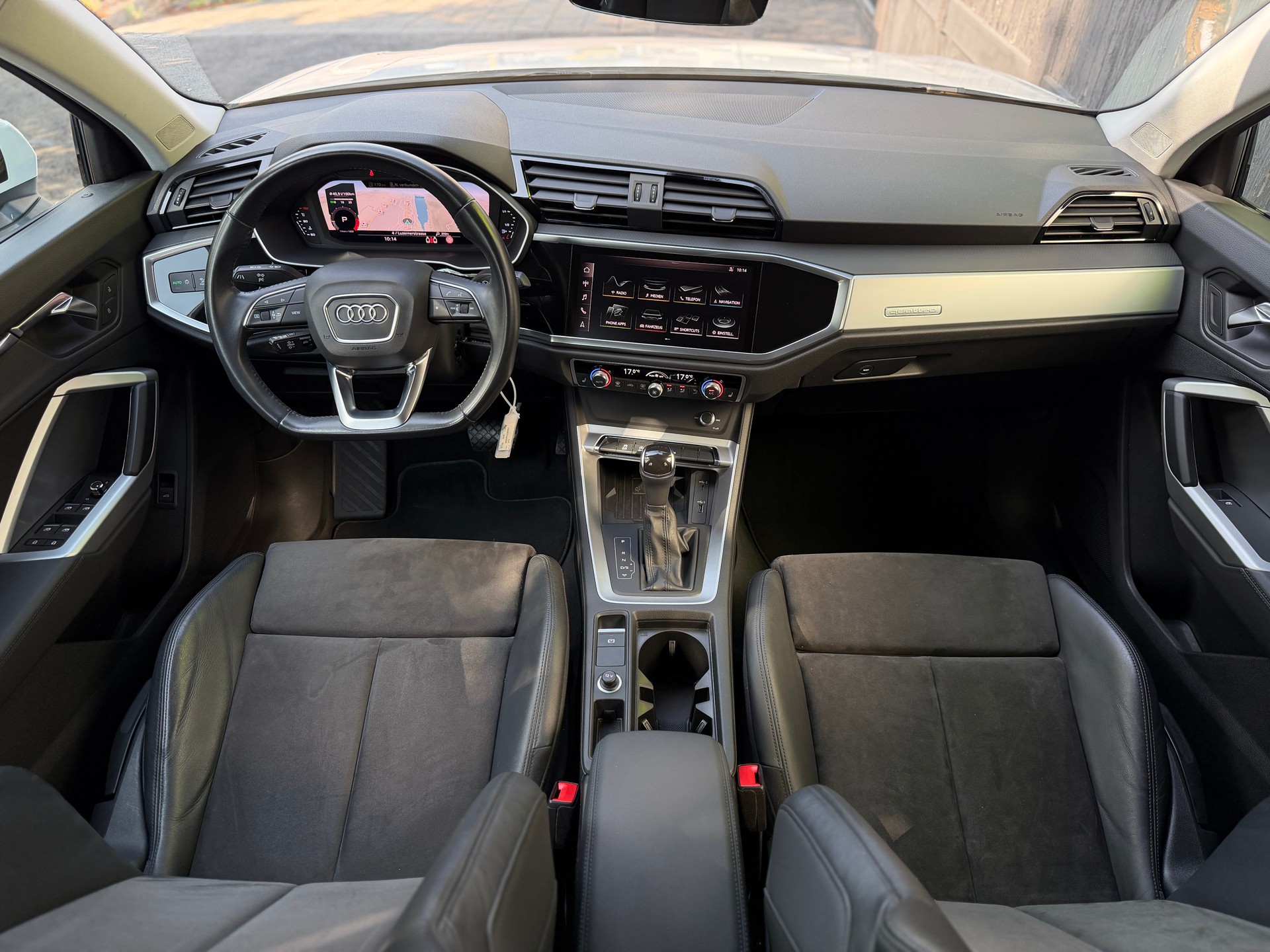 AUDI Q3 40 TFSI S line quattro S-tronic-image-14