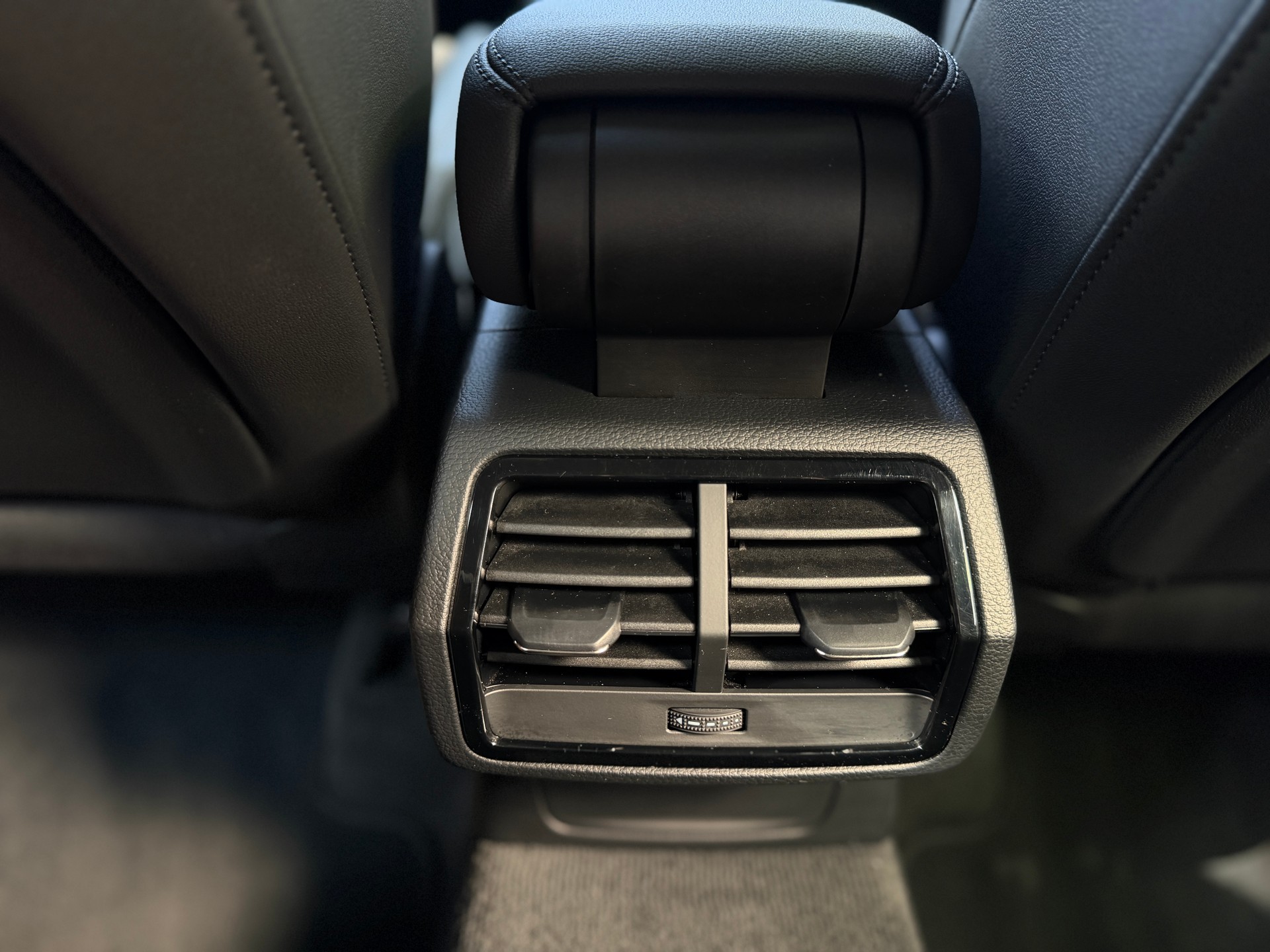 AUDI Q3 40 TFSI S line quattro S-tronic-image-17