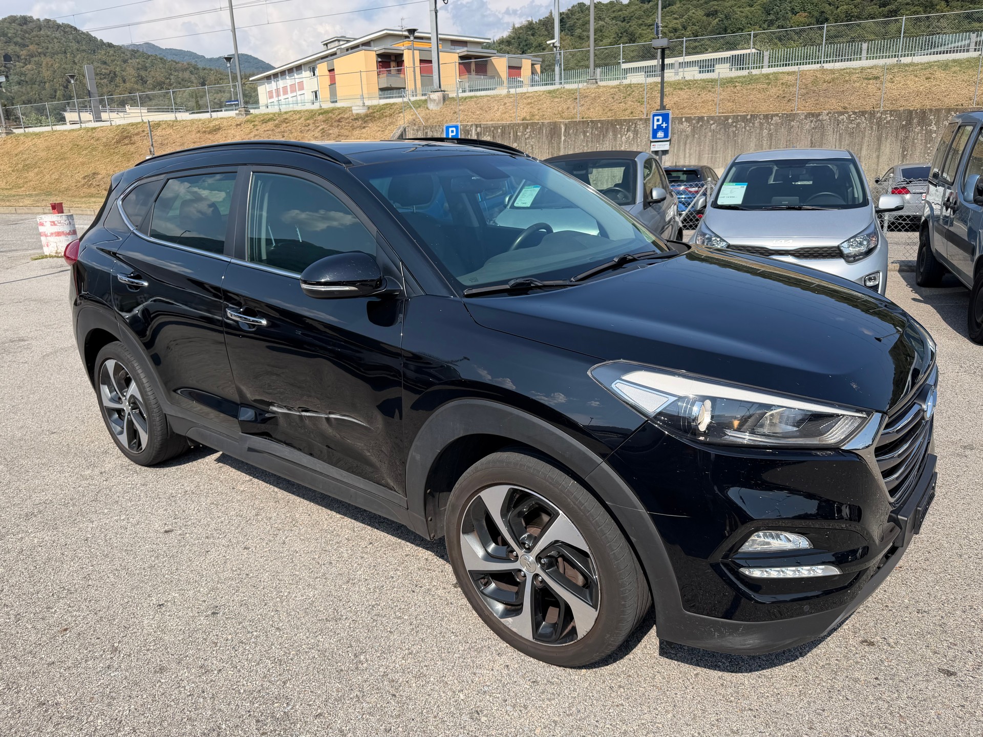 HYUNDAI Tucson 2.0 CRDI Vertex 4WD Automatic-image-2