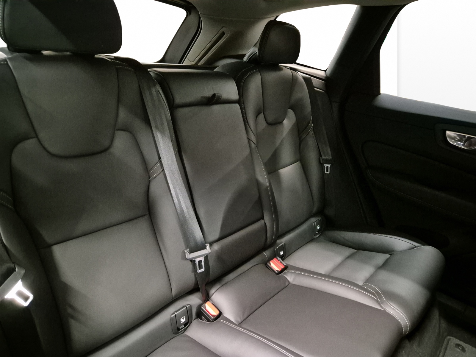 VOLVO XC60 2.0 T8 TE Inscription eAWD-image-16