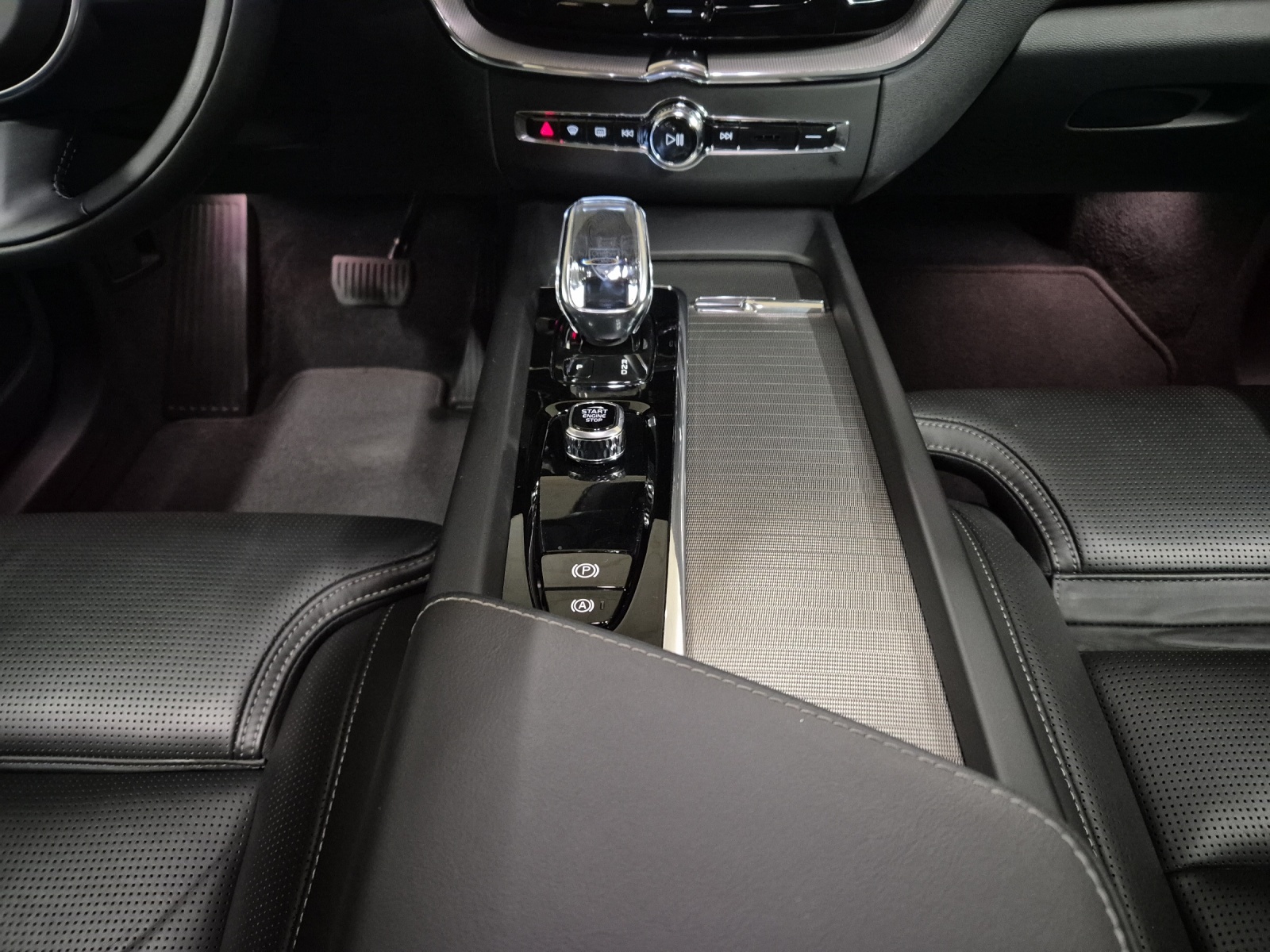 VOLVO XC60 2.0 T8 TE Inscription eAWD-image-14