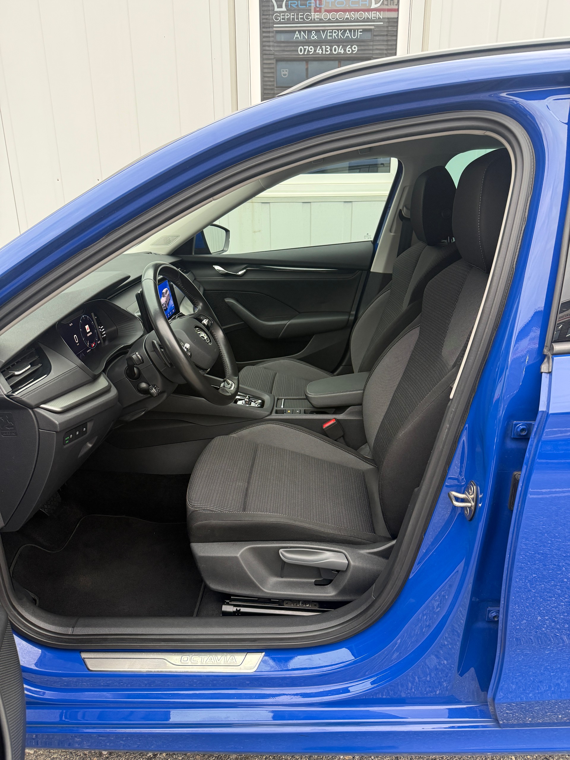 SKODA Octavia Combi 2.0 TDI DSG Ambition *TOP-AUSSTATTUNG*-image-14